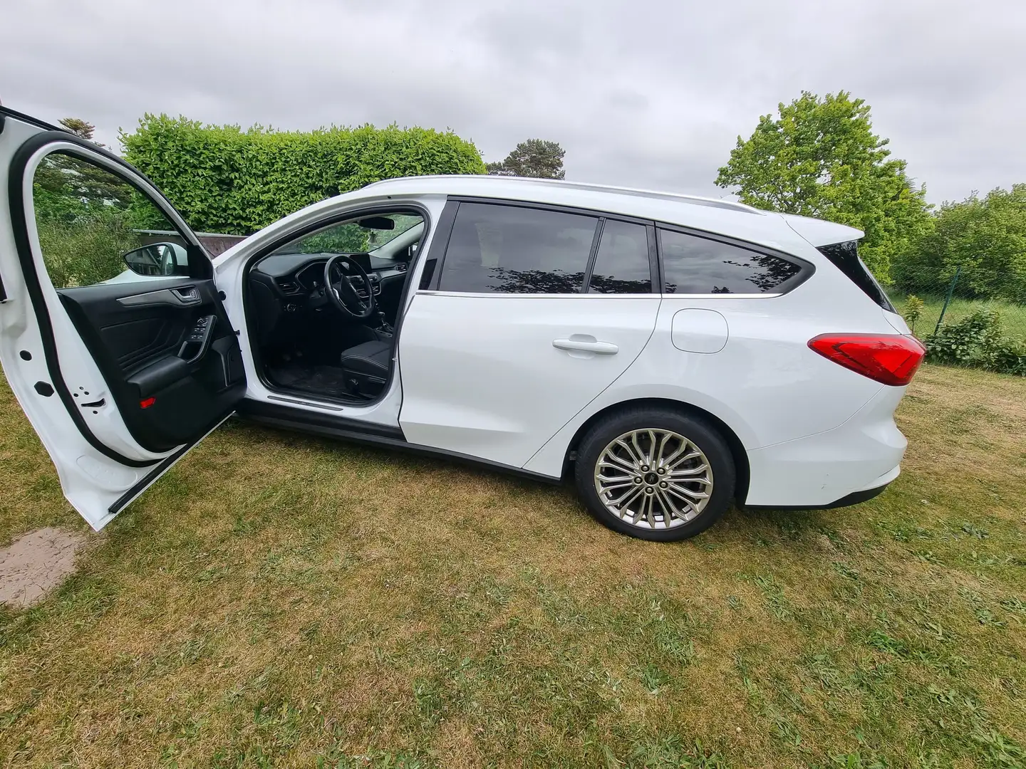 Ford Focus Focus Turnier 1.0 EcoBoost Start-Stopp-System COOL Weiß - 1