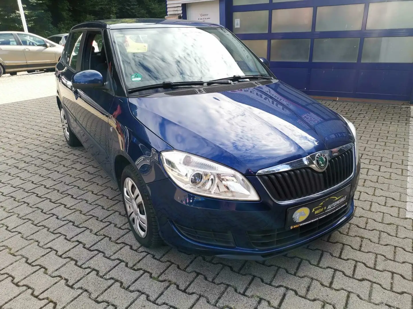 Skoda Fabia Ambiente Klima 1 Hand Euro 5 Preis inkl Neu Tüv Blau - 1