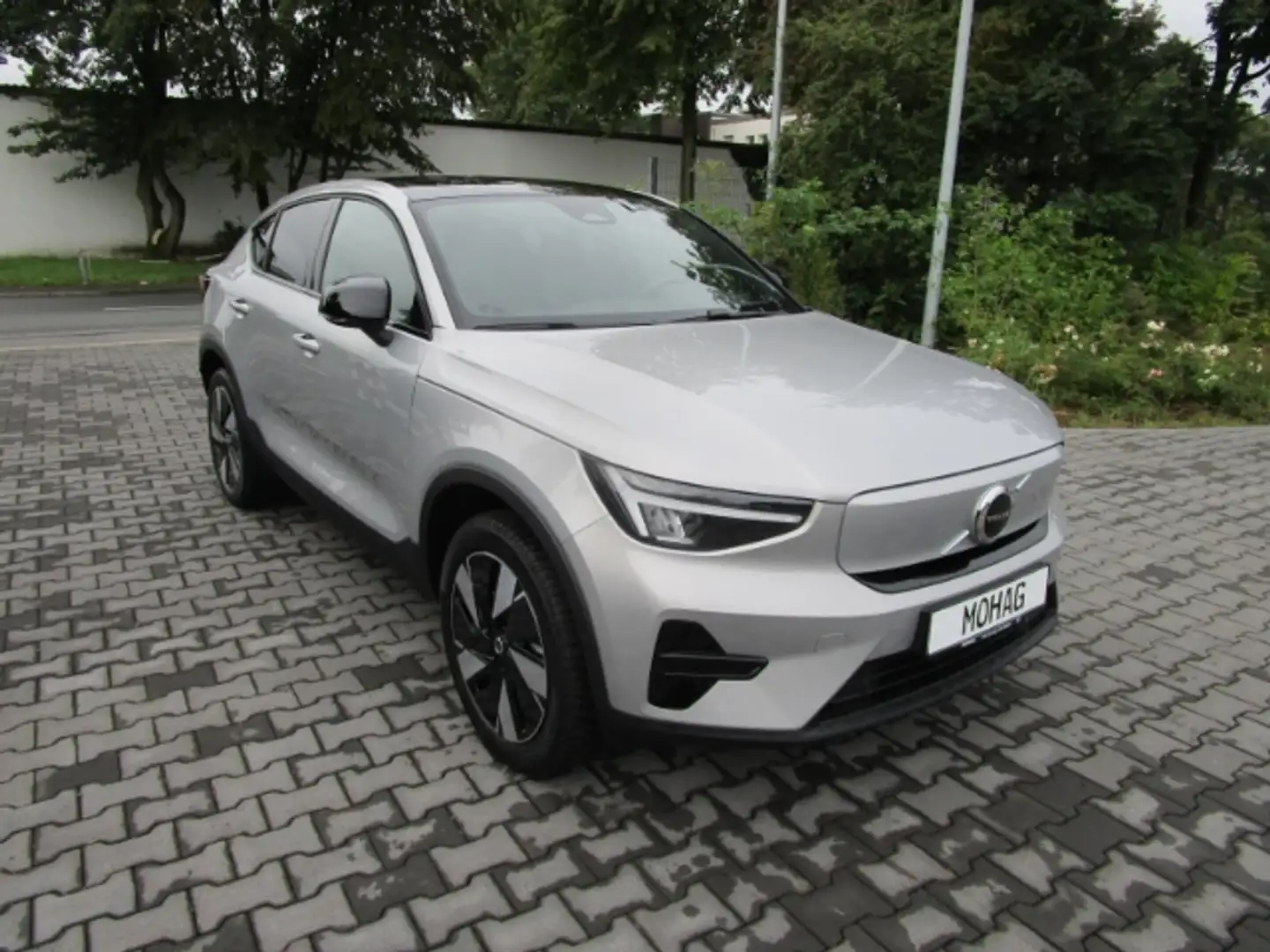 Volvo C40 Pure Electric 2WD Recharge Plus StandHZG Panorama srebrna - 2