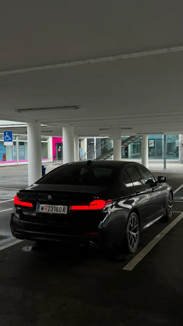 BMW 520 520d xDrive 48 V Aut. Schwarz - 2