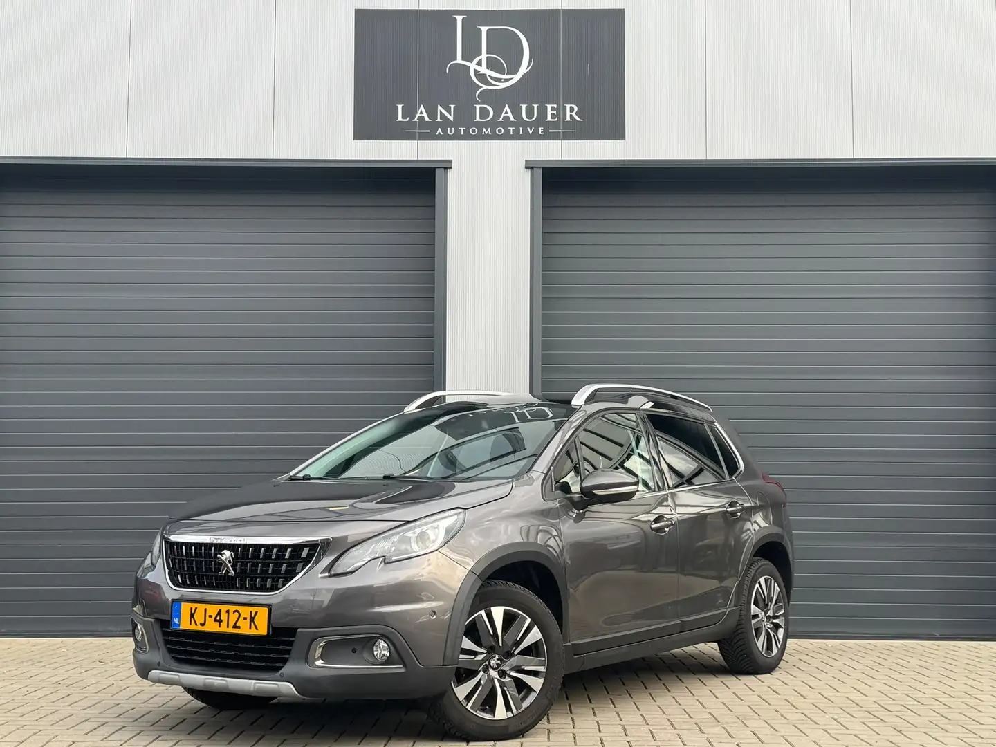 Peugeot 2008 1.2 PureTech Allure / Navi / Pano / Camera / Leder Grijs - 1
