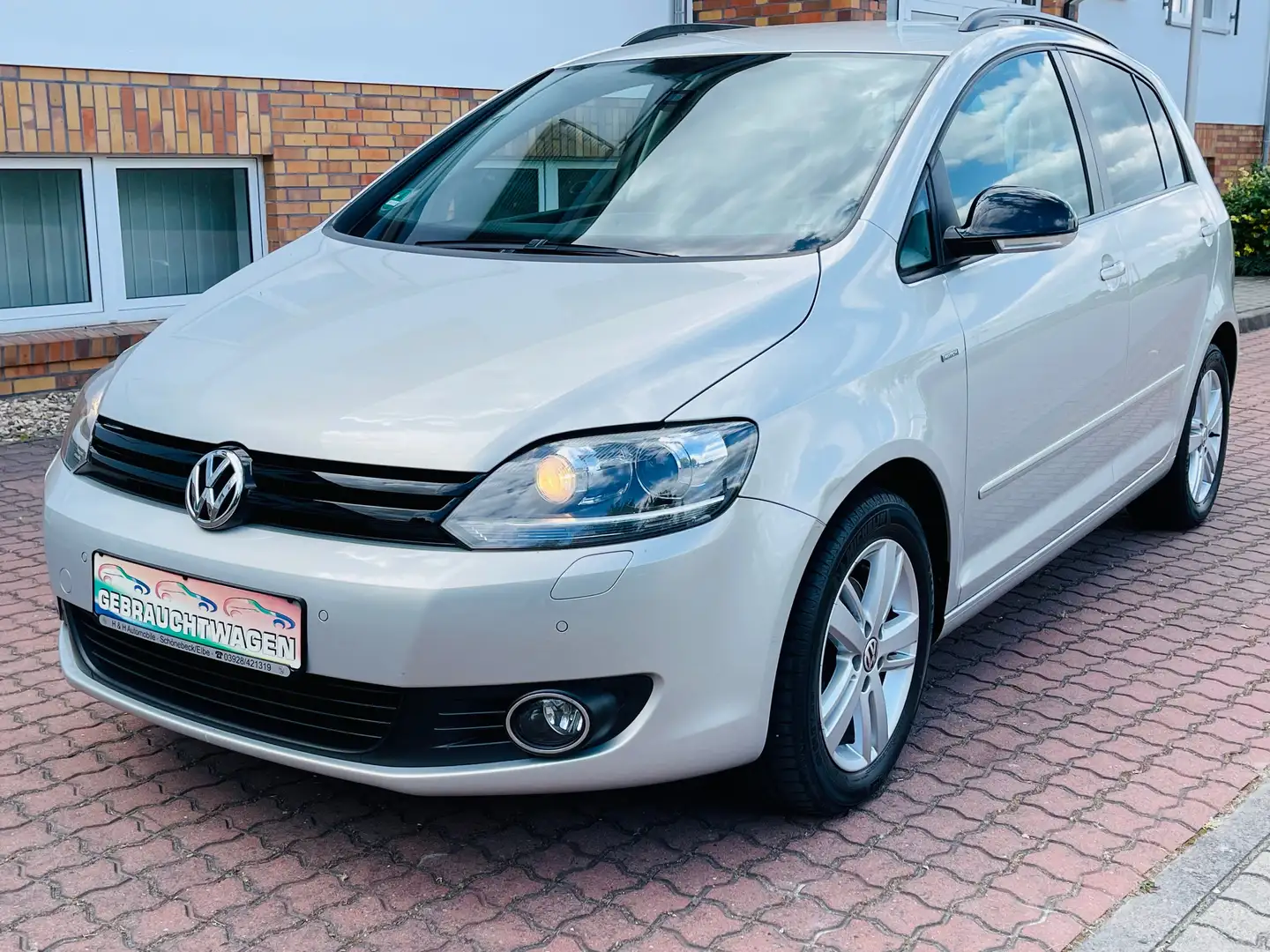 Volkswagen Golf Plus Limousine in Silber gebraucht in Schönebeck für €  9.999