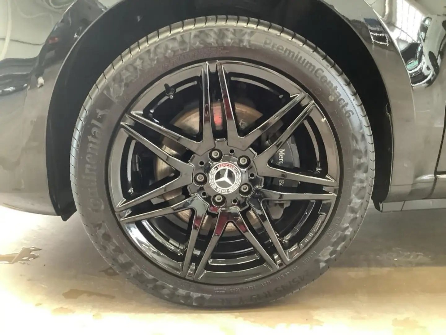 Mercedes-Benz V 300 d extralang 4 Matic AIRMATIC/Distronic Schwarz - 2