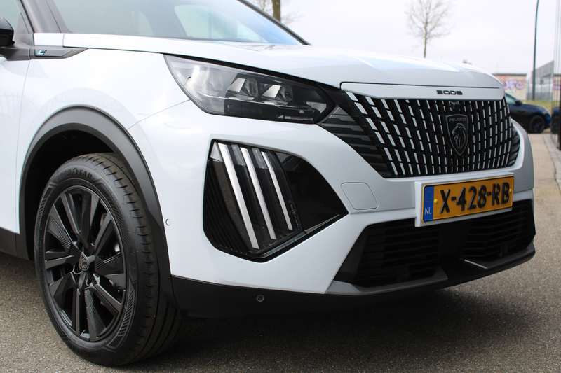 Peugeot e-2008 EV GT 54 kWh | Navigatie | Panorama/schuifdak | Fa — photo 7