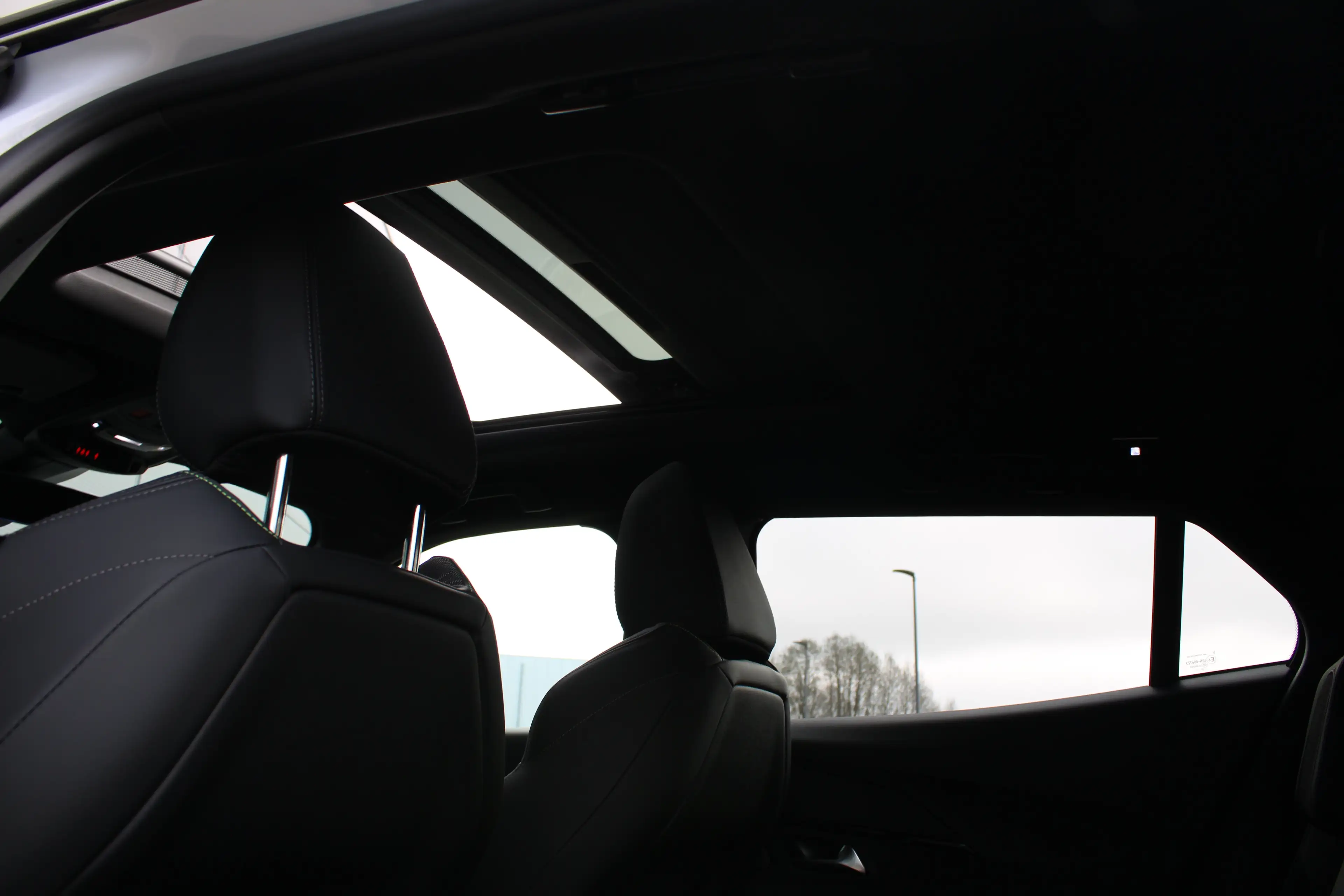Peugeot e-2008 EV GT 54 kWh | Navigatie | Panorama/schuifdak | Fa — photo 13