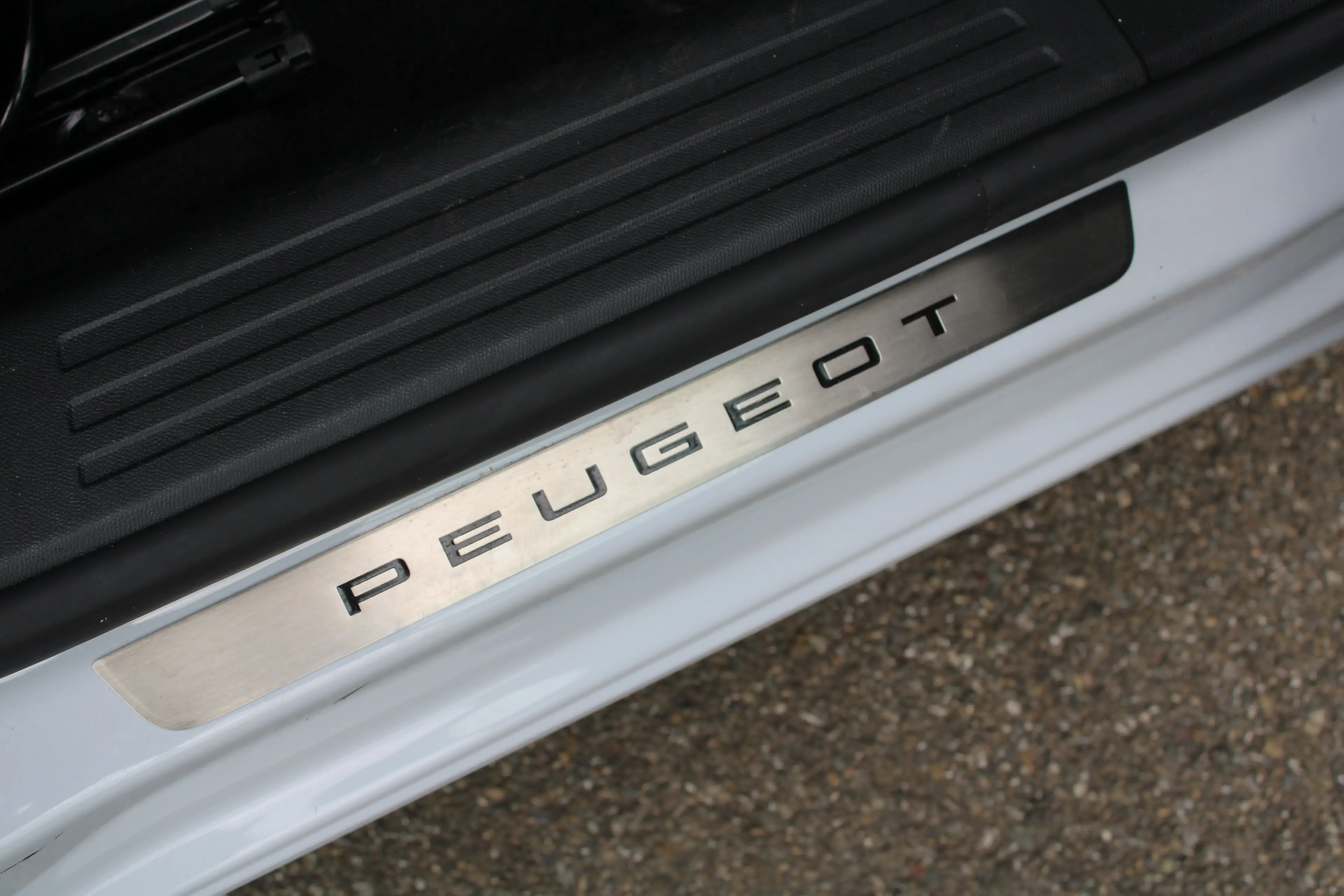 Peugeot e-2008 EV GT 54 kWh | Navigatie | Panorama/schuifdak | Fa — photo 11