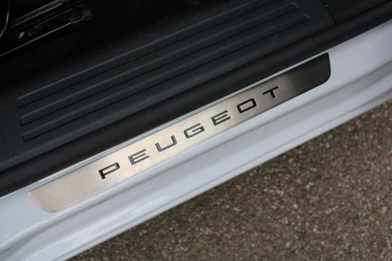 Peugeot e-2008 EV GT 54 kWh | Navigatie | Panorama/schuifdak | Fa — photo 11