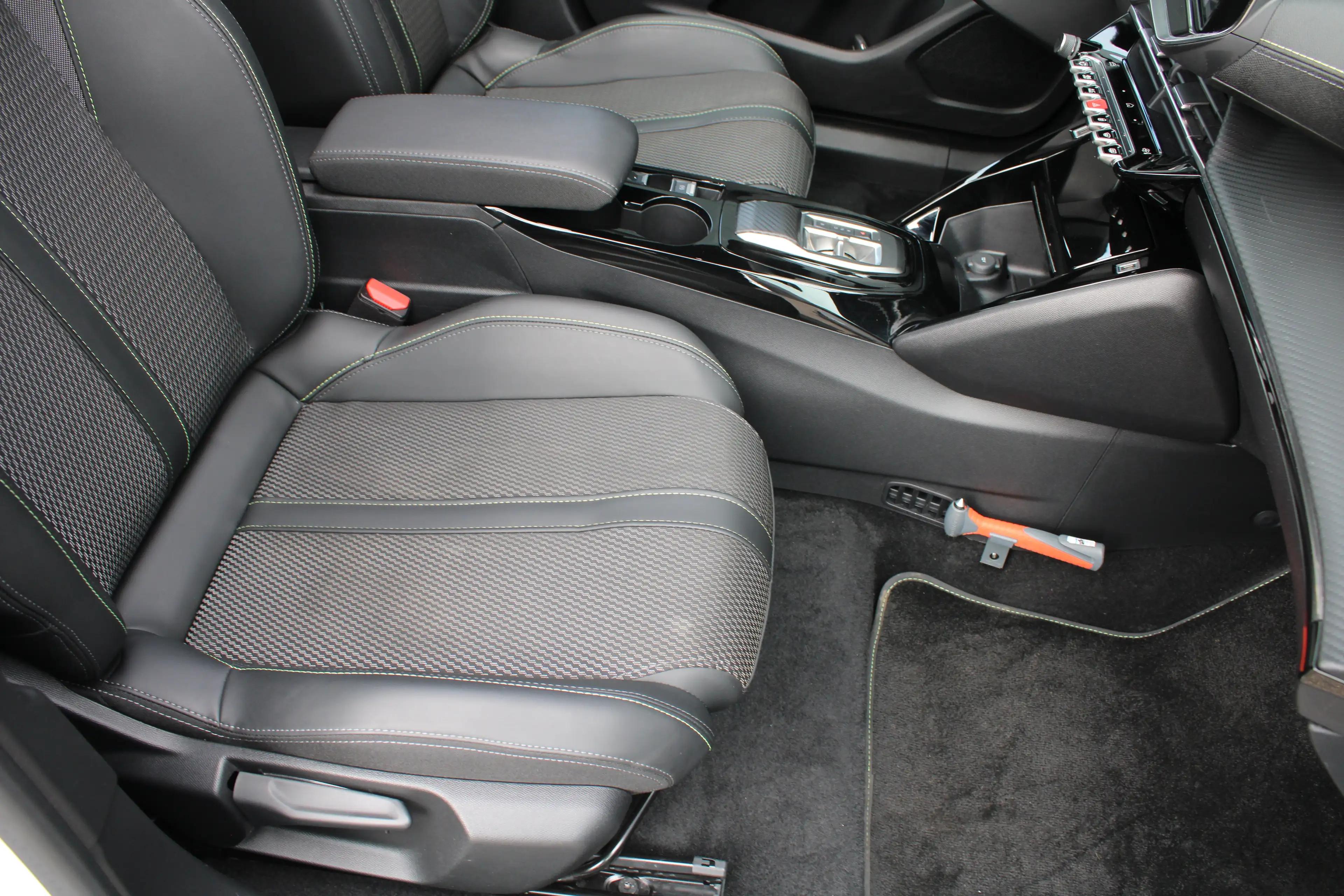 Peugeot e-2008 EV GT 54 kWh | Navigatie | Panorama/schuifdak | Fa — photo 5