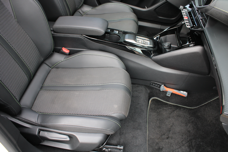 Peugeot e-2008 EV GT 54 kWh | Navigatie | Panorama/schuifdak | Fa — photo 5