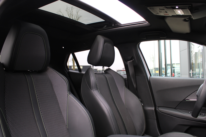 Peugeot e-2008 EV GT 54 kWh | Navigatie | Panorama/schuifdak | Fa — photo 4
