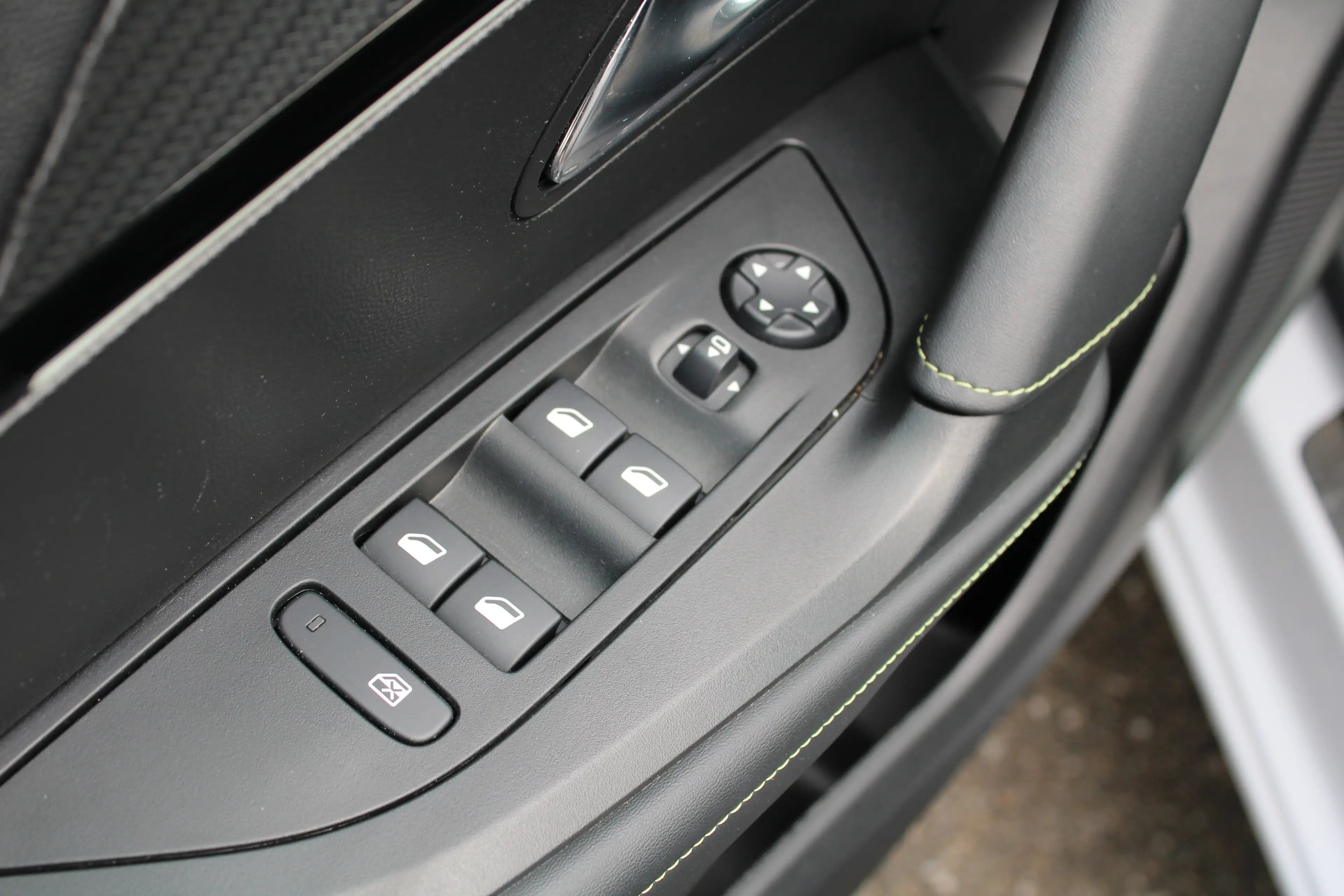 Peugeot e-2008 EV GT 54 kWh | Navigatie | Panorama/schuifdak | Fa — photo 15