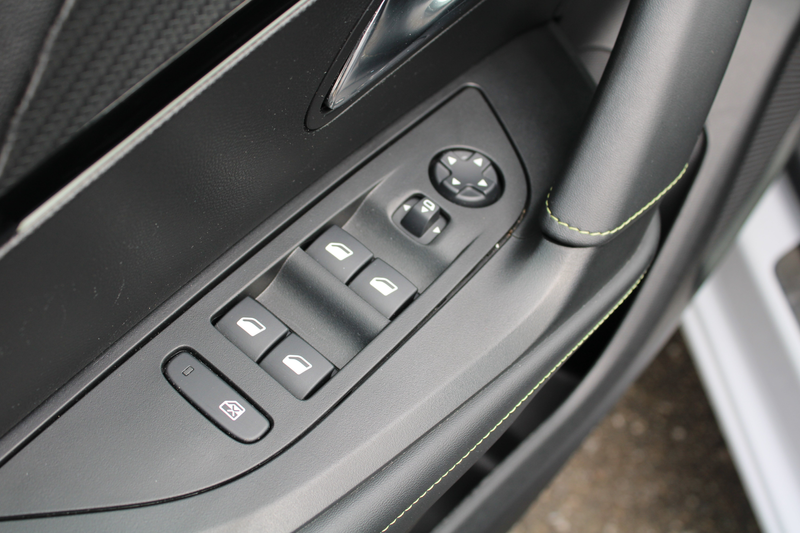 Peugeot e-2008 EV GT 54 kWh | Navigatie | Panorama/schuifdak | Fa — photo 15