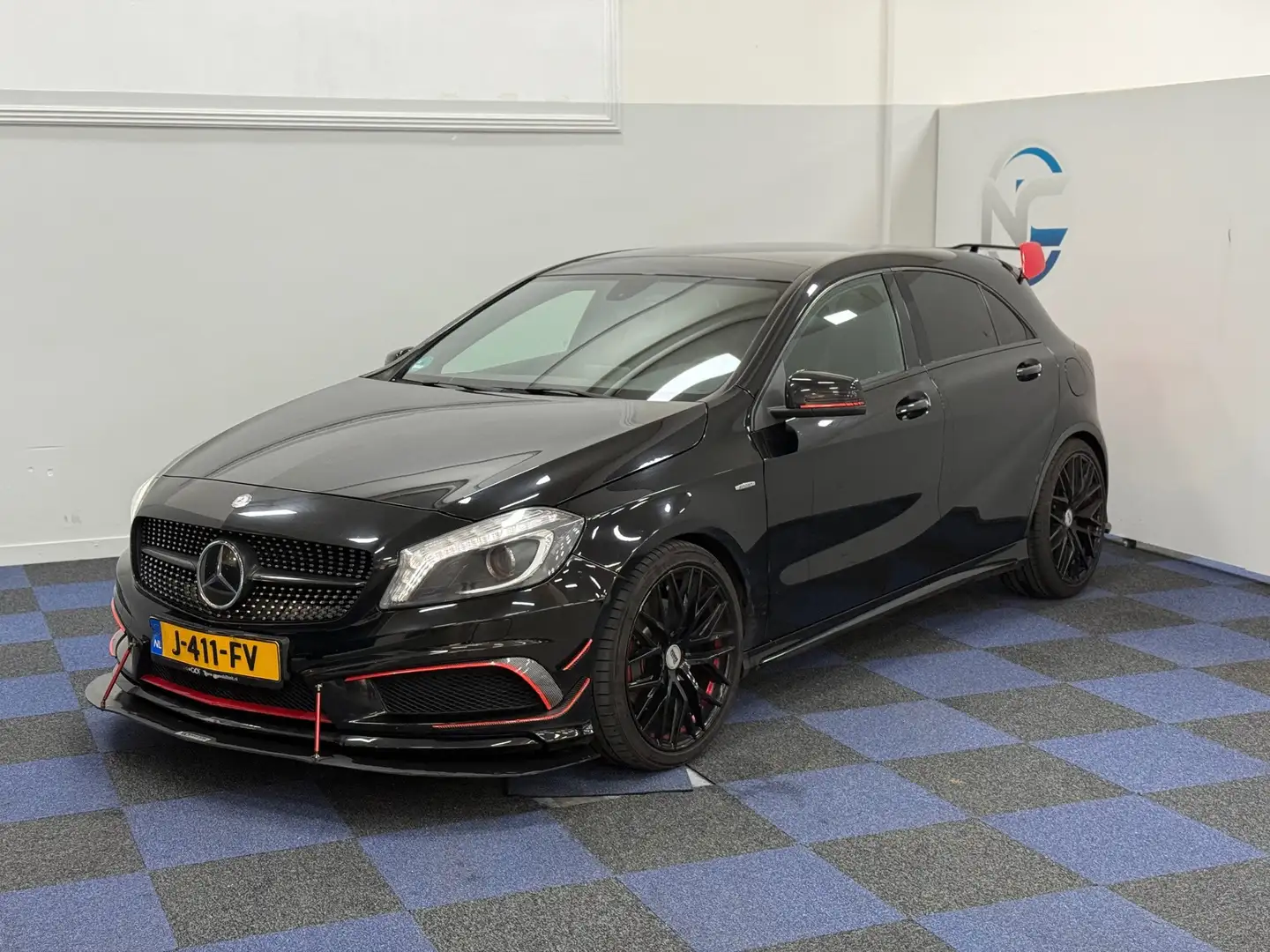 Mercedes-Benz A 250 Sport Ambition / AMG / AUTOMAAT / CARPLAY-NAVI Schwarz - 2