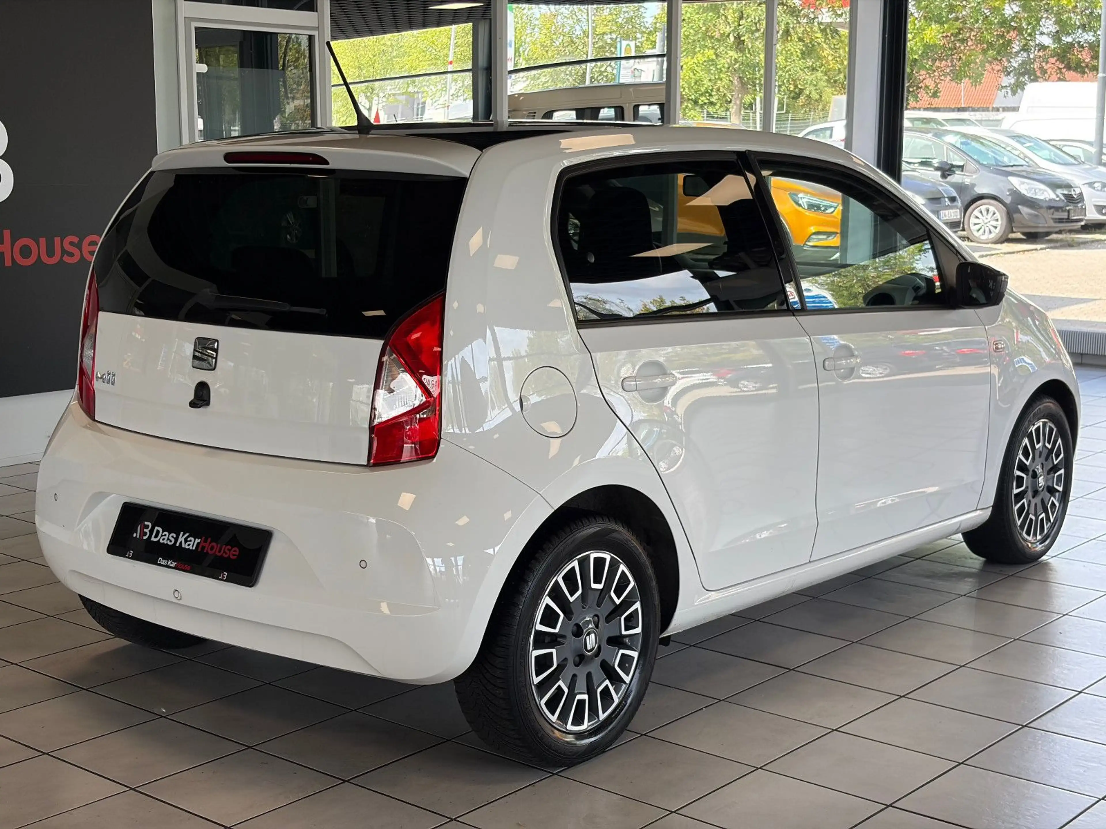 SEAT Mii 1.0 Chic · 5 Türer · PDC · Sitzhzg. · Klima — photo 3