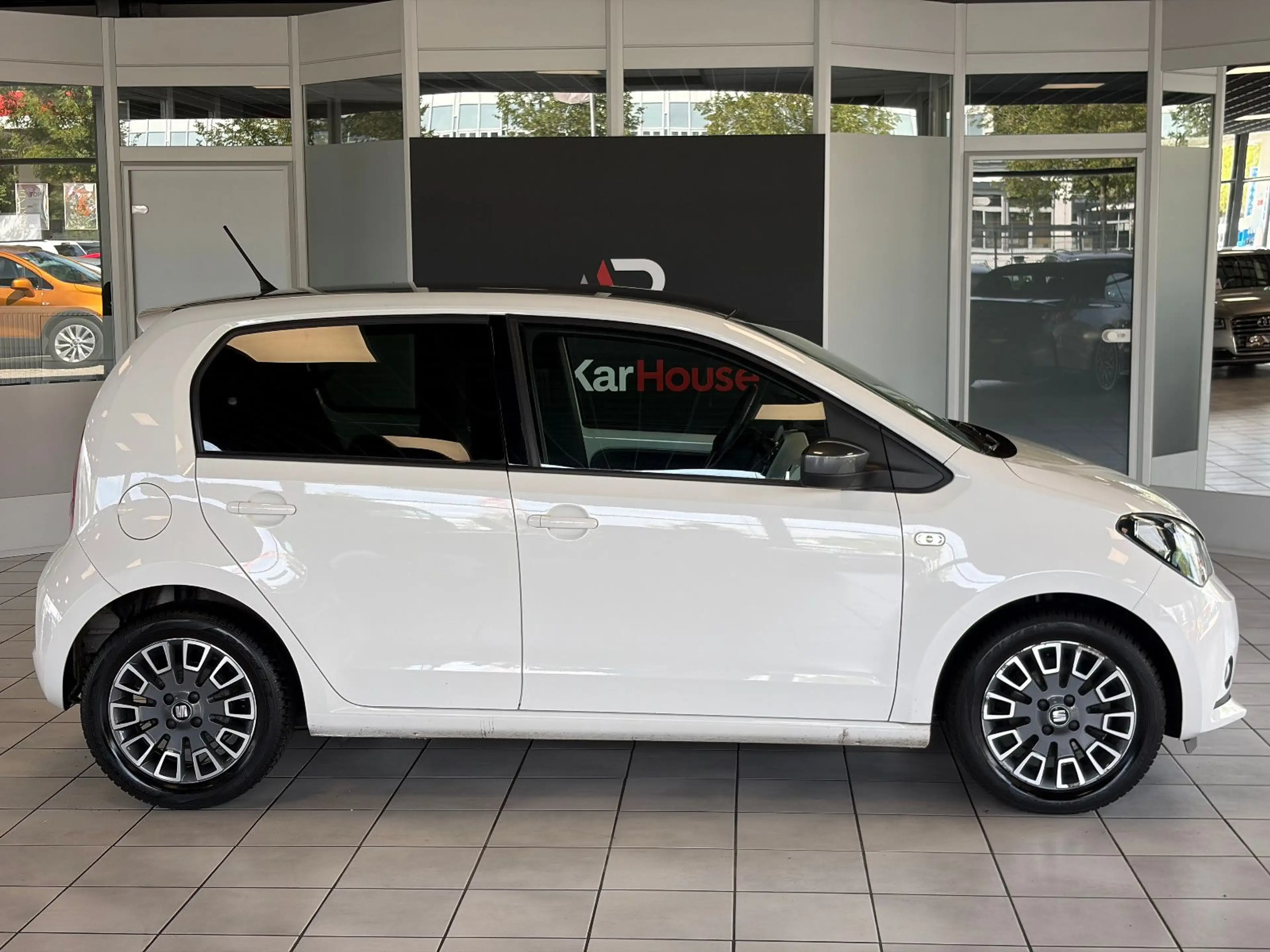 SEAT Mii 1.0 Chic · 5 Türer · PDC · Sitzhzg. · Klima — photo 2