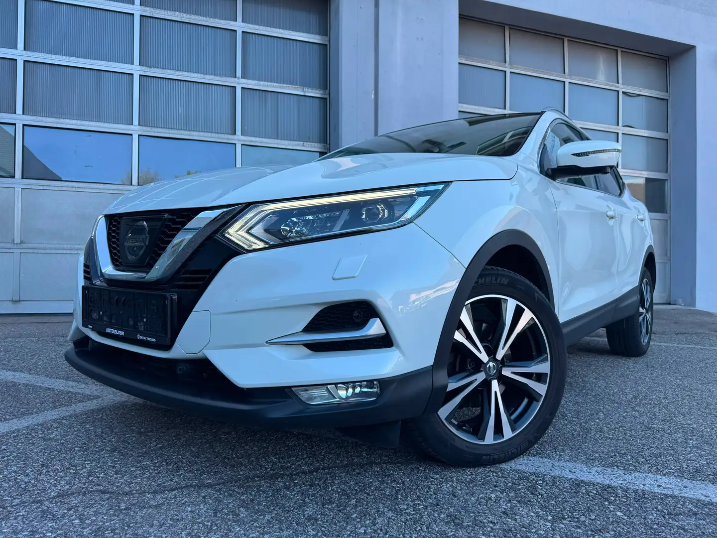 Nissan Qashqai 1.6 dCi 131ps Aut. N-Connecta 360⁰Kamera Panoramadach Weiß - 1