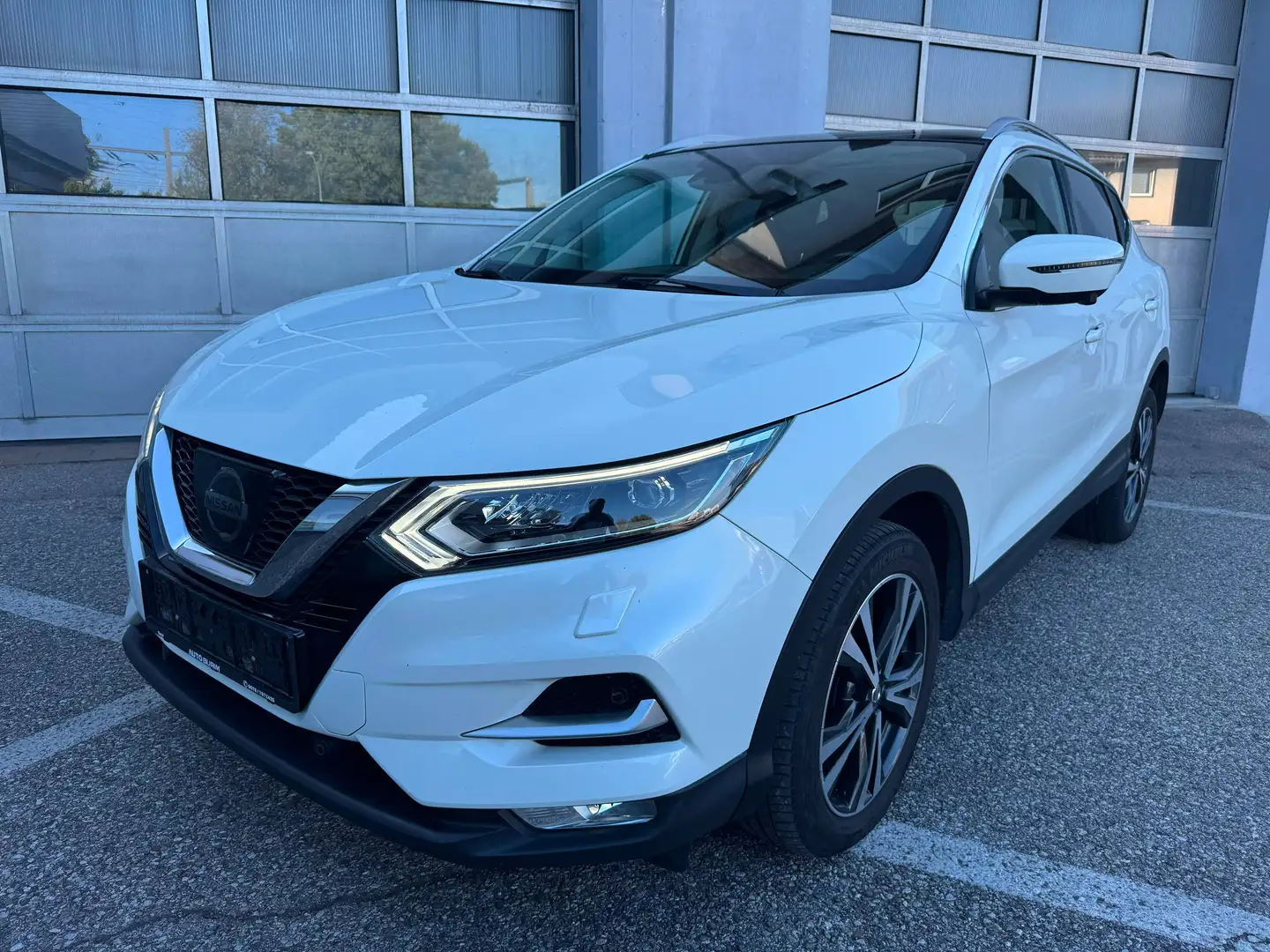 Nissan Qashqai 1.6 dCi 131ps Aut. N-Connecta 360⁰Kamera Panoramadach Weiß - 2
