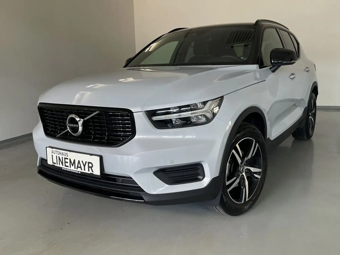 Volvo XC40 R-Design 2WD Automatik Zilver - 1