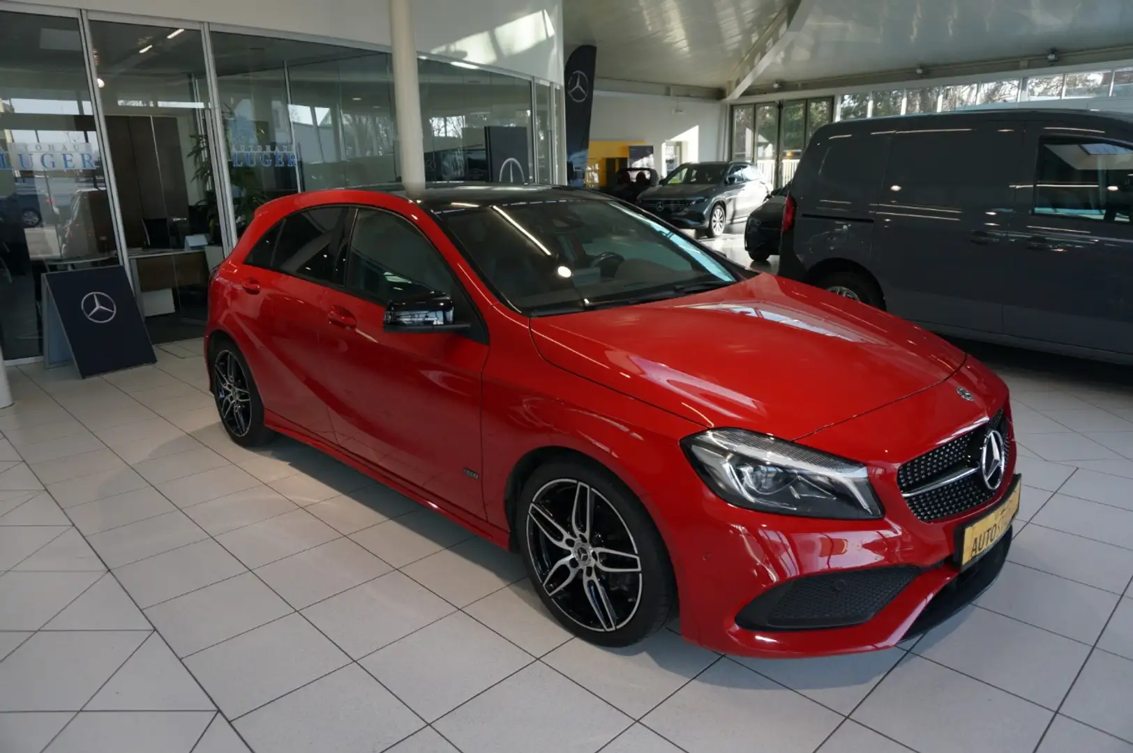 Mercedes-Benz A 200 d AMG Line AMG Pano Night RKam Shz LED Ambi Rot - 2