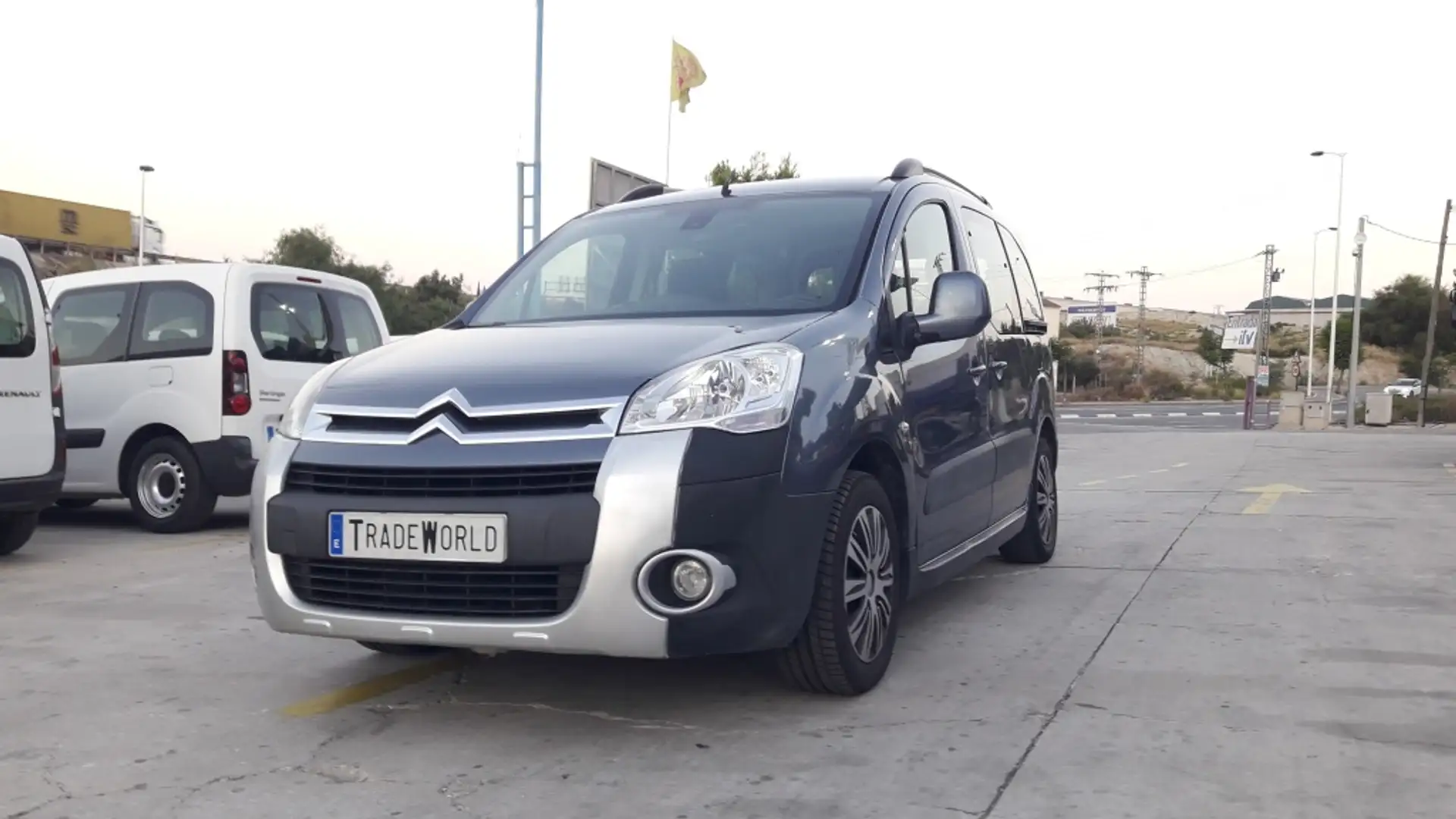 Citroen Berlingo BlueHDi Talla M Feel 100 Burdeos - 1