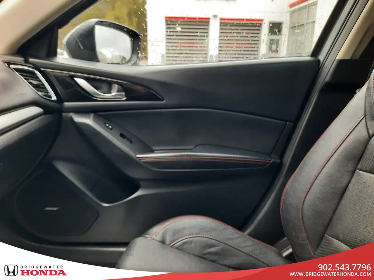 Mazda 3 снимка Mazda 3