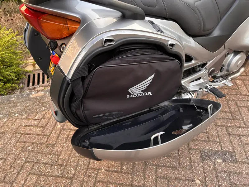 Honda NT 650 - foto 5