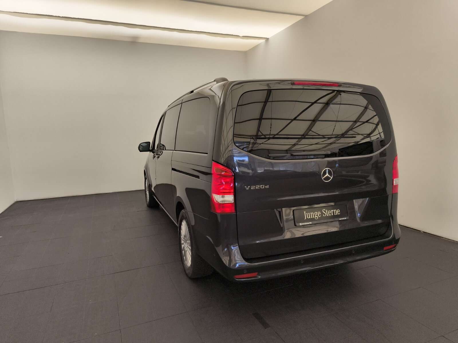 Mercedes-Benz V 220