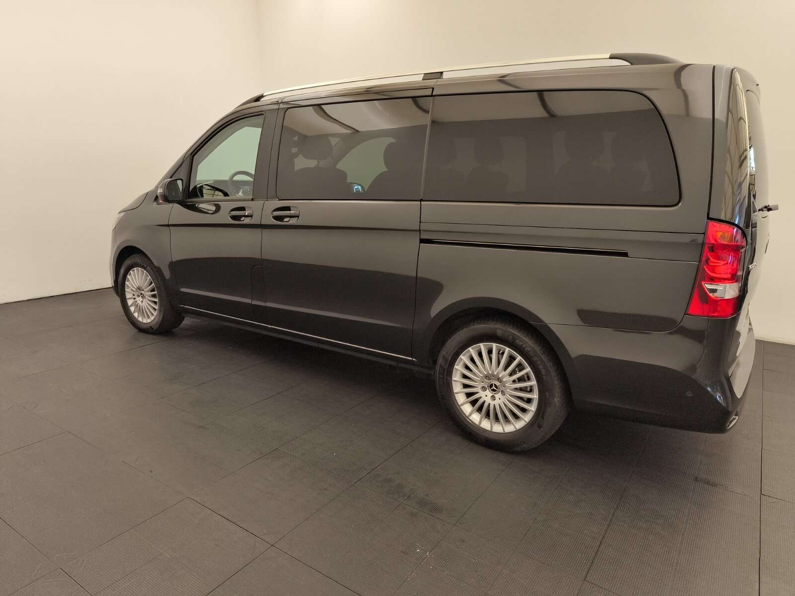 Mercedes-Benz V 220
