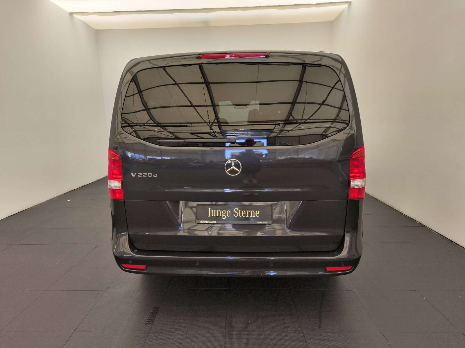 Mercedes-Benz V 220