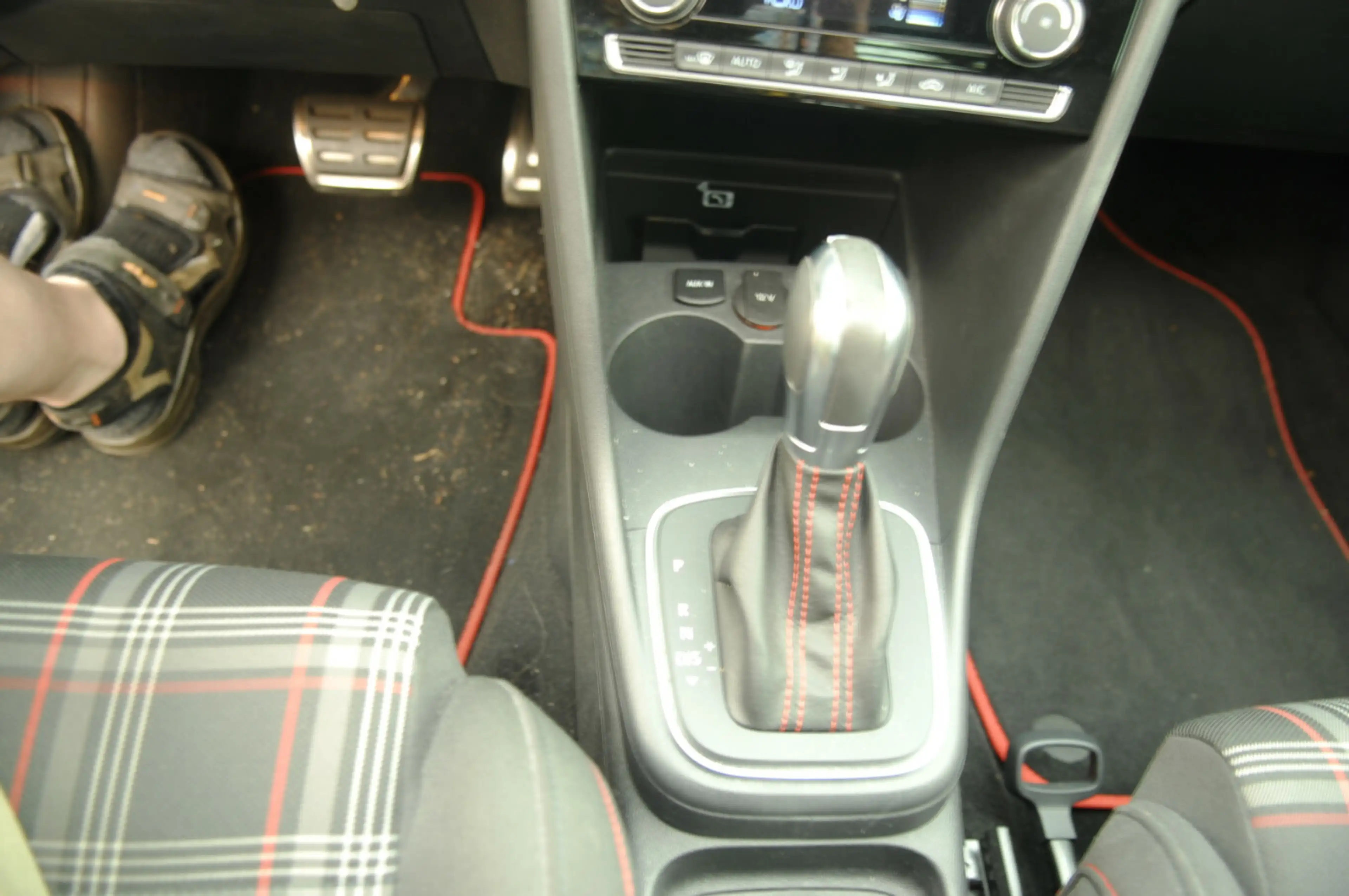 Volkswagen Polo GTI GTI Automatik Panoramadach 3-Türer Navi — photo 14