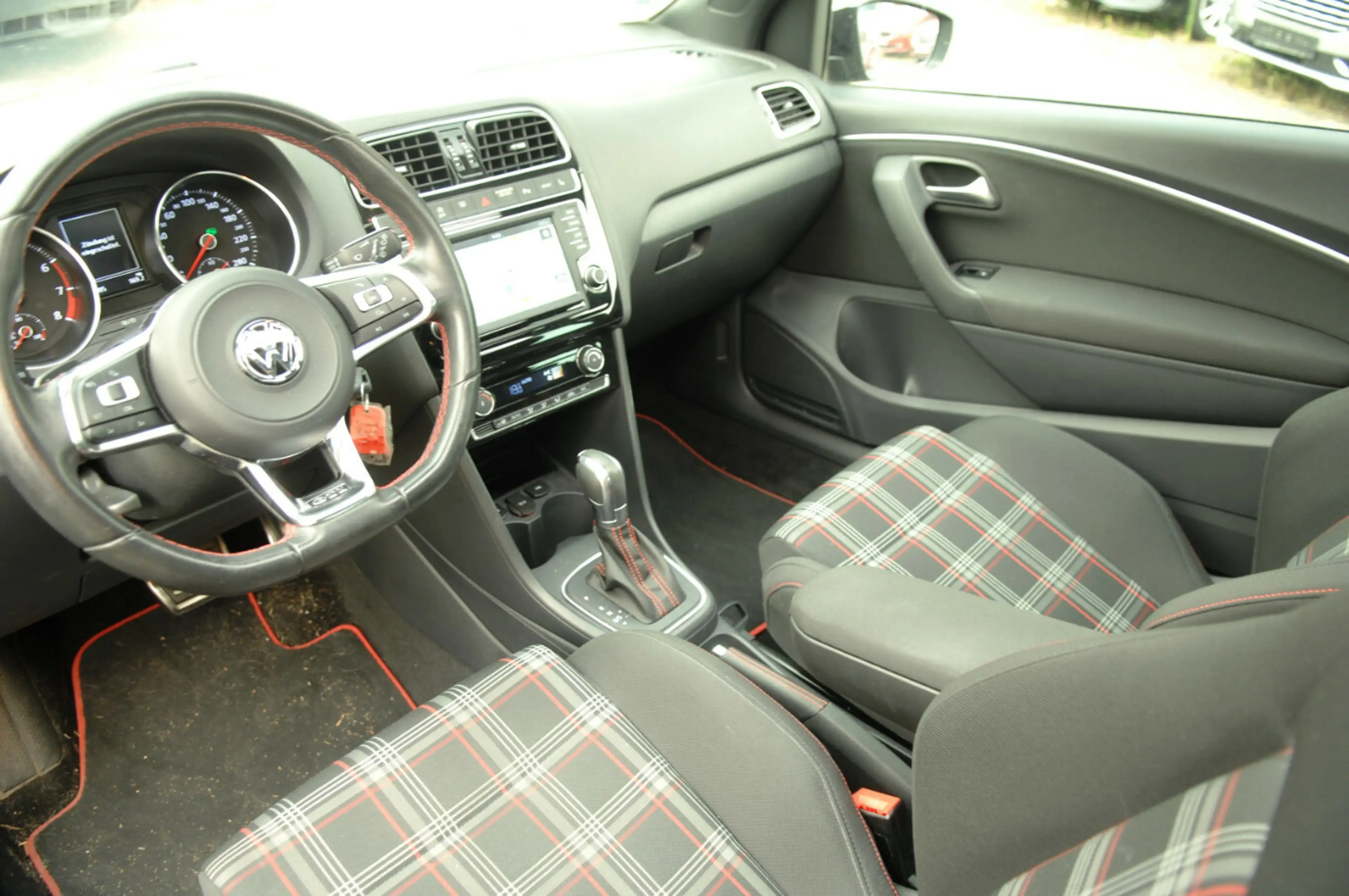 Volkswagen Polo GTI GTI Automatik Panoramadach 3-Türer Navi — photo 12