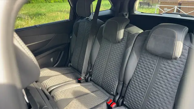 Peugeot 5008 view 9
