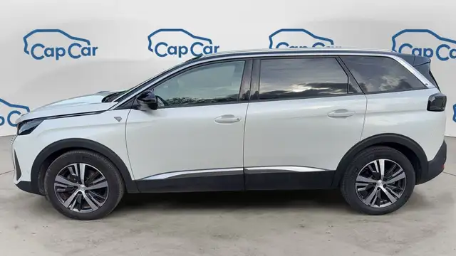 Peugeot 5008 view 2