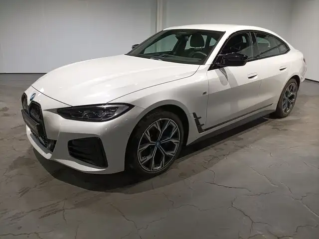 BMW I4 view 3