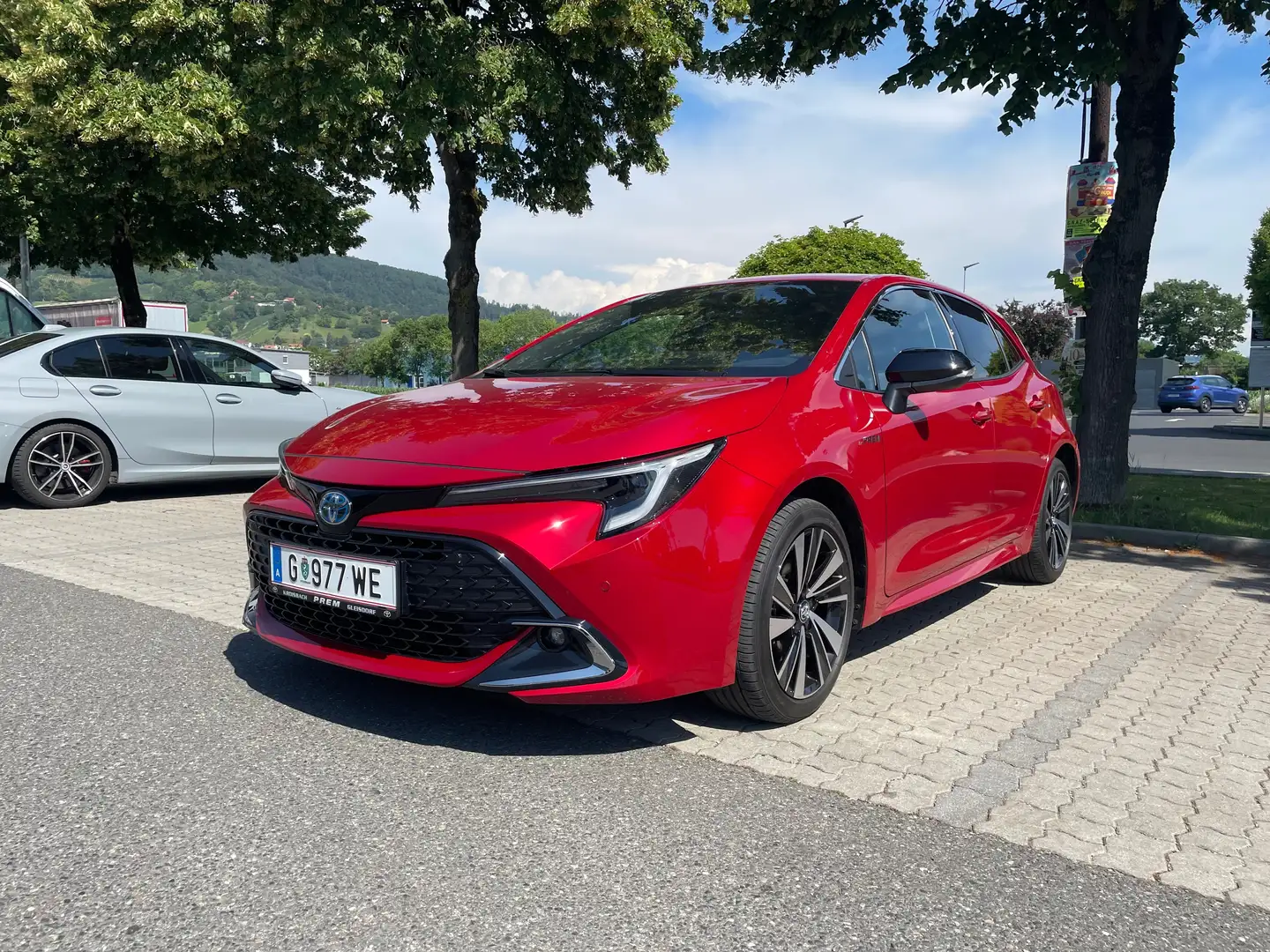 Toyota Corolla 1.8 Hybrid | 140 PS | 8-fach bereift | 17” Alu | Top-Zustand | 10 Jahre Garantie Rot - 1