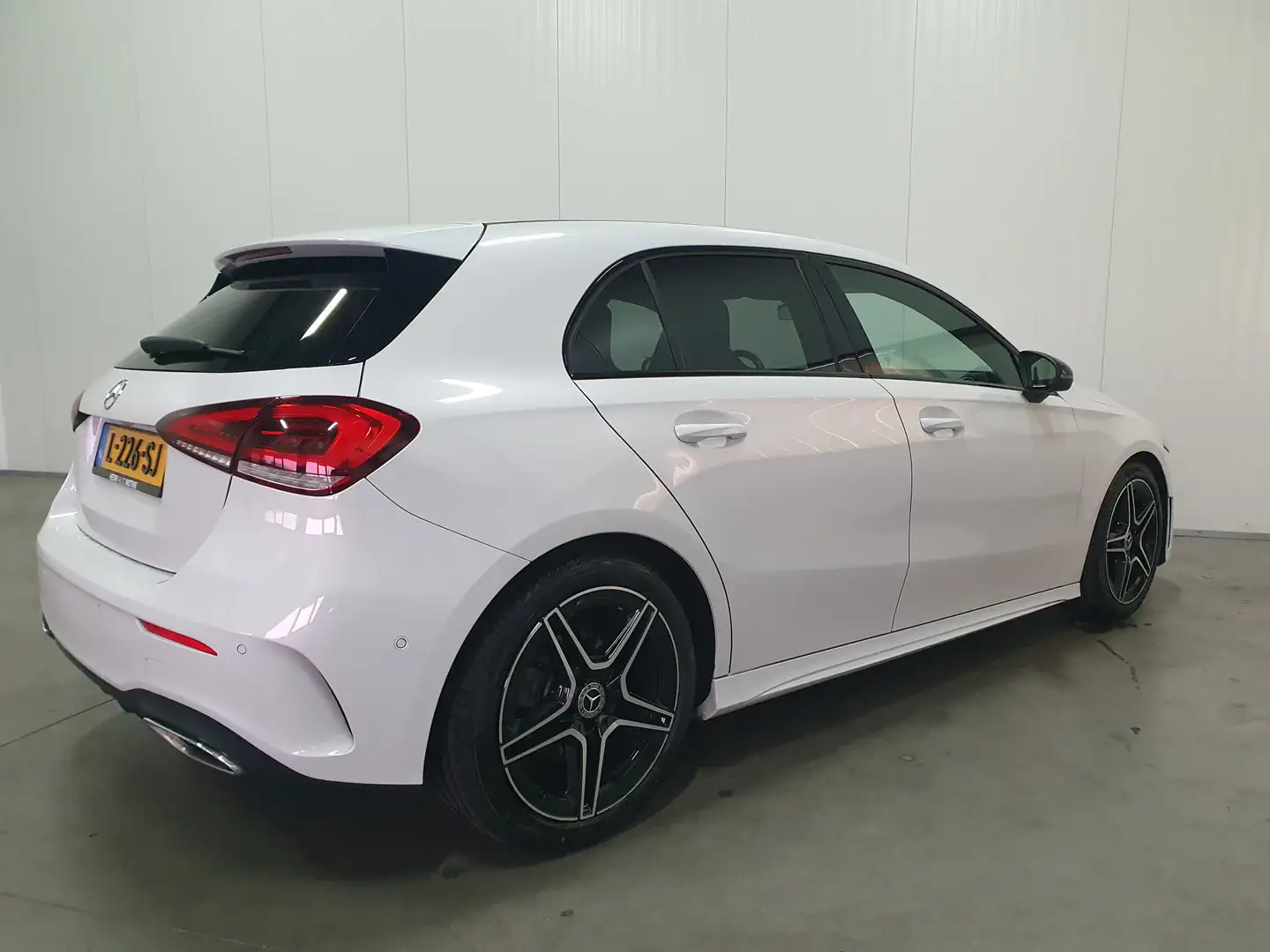 Mercedes-Benz A 180 Business Solution AMG CAMERA/PDC/NAVI/CRUISE/AIRCO Bianco - 2