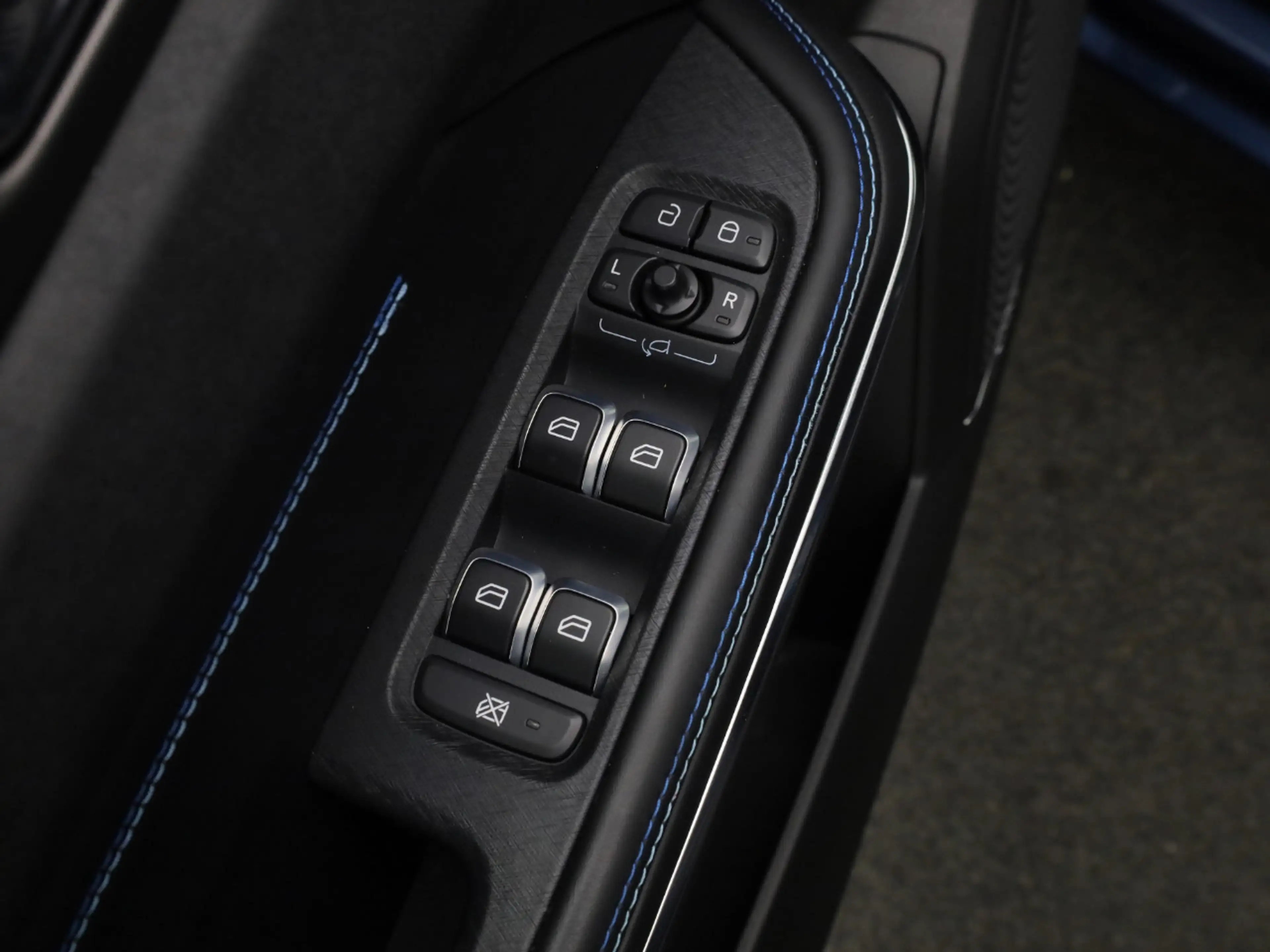 Lynk & Co 01 1.5 MY22 – 261 pk, PHEV en bomvol luxe! — photo 33