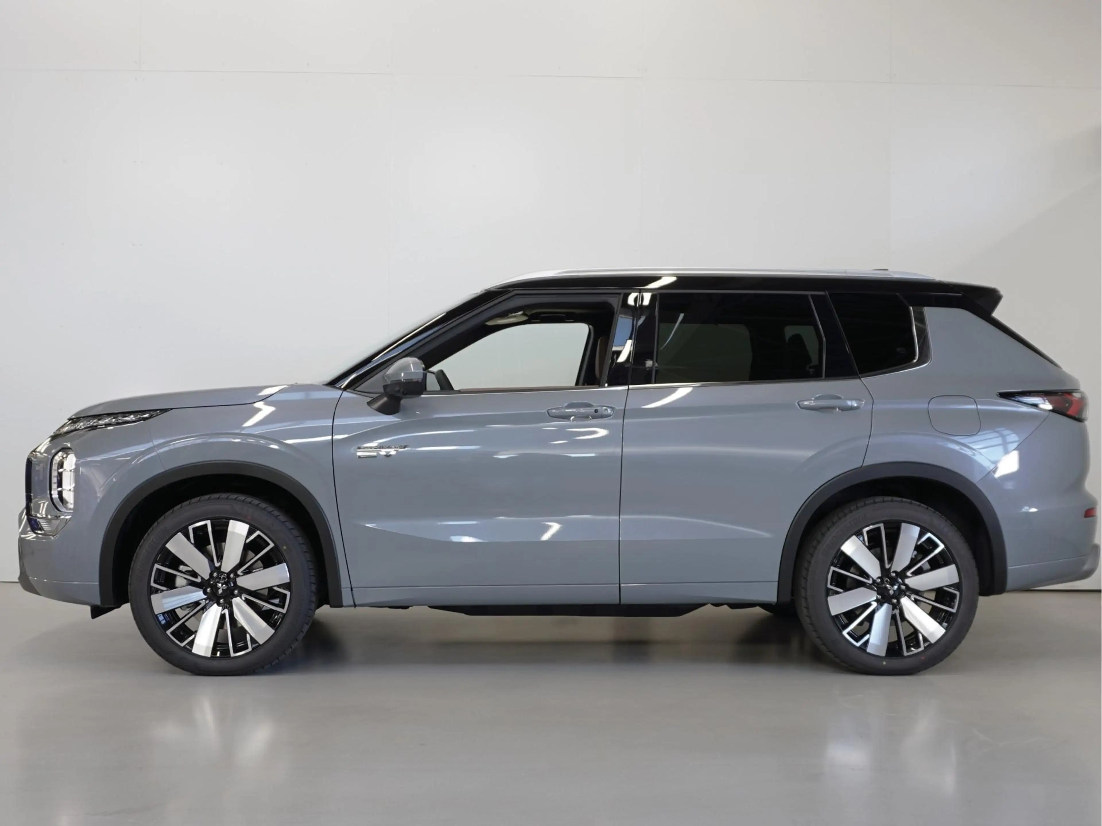 Mitsubishi Outlander 2.4 PHEV Instyle+ | Actieprijs | Uit voorraad leve — photo 3