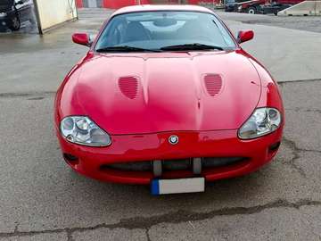 XK8 4.0i V8