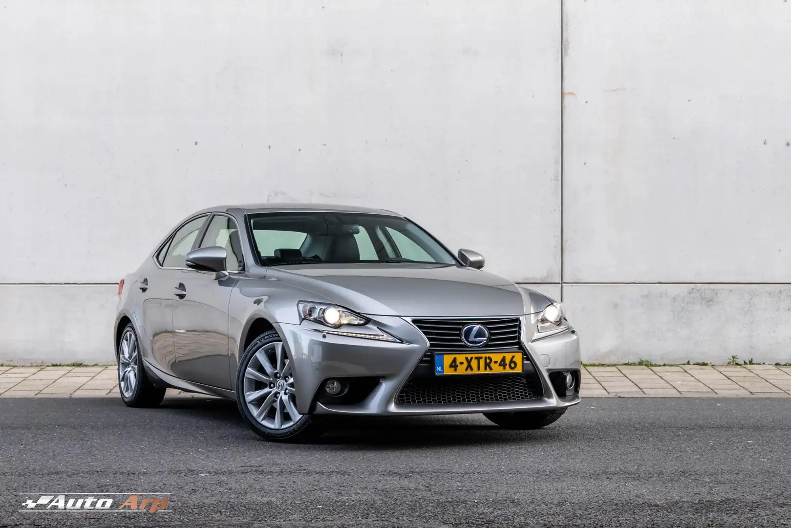 Lexus IS 300 300h Business Line Pro Gris - 1