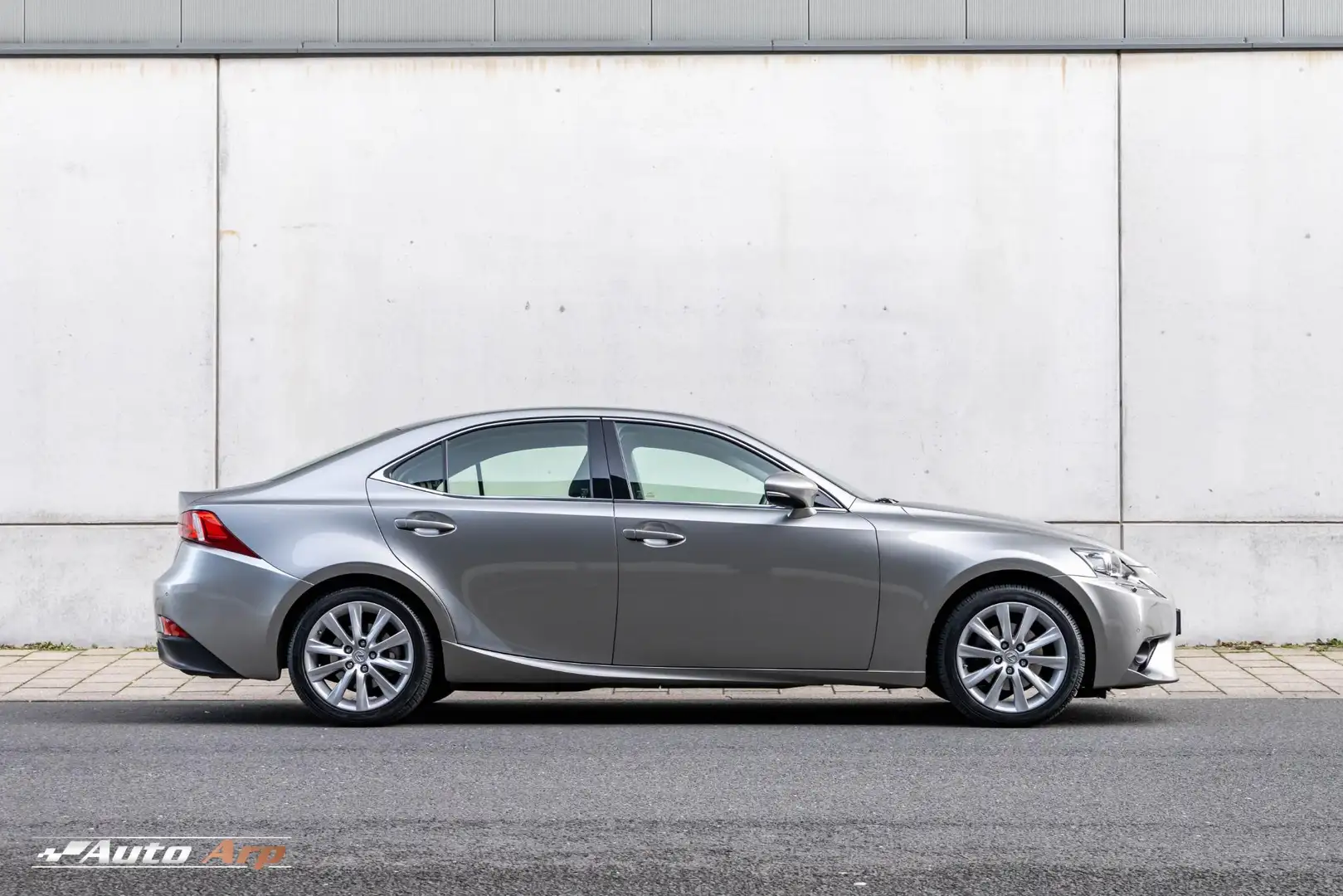 Lexus IS 300 300h Business Line Pro Gris - 2