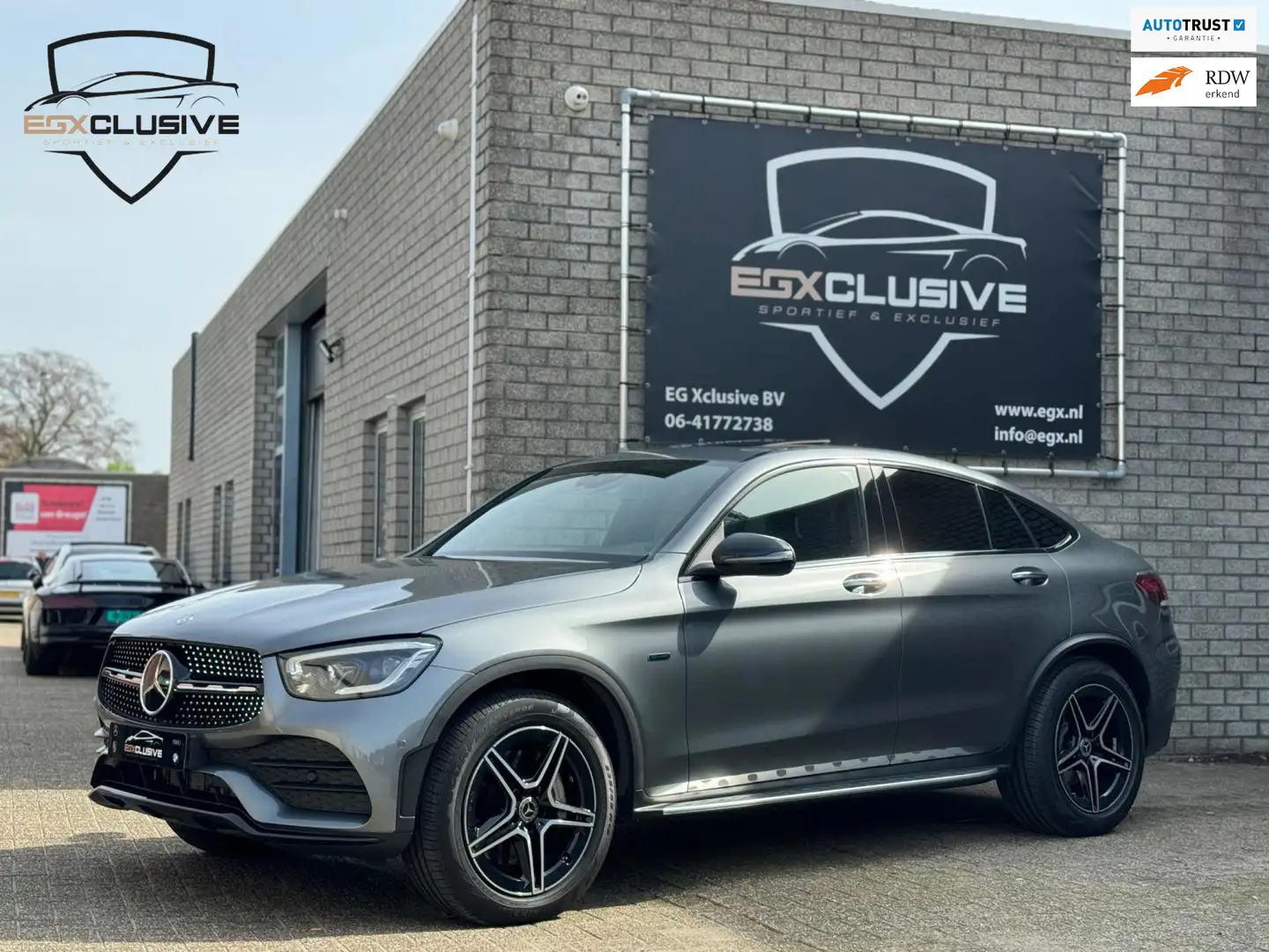 Mercedes-Benz GLC 300 Coupé 300e 4MATIC Pano/Burmester/NightEdition Grijs - 1