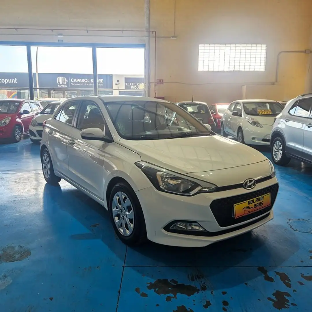 Hyundai i20 1.4 MPI Link Aut. Blanco - 2