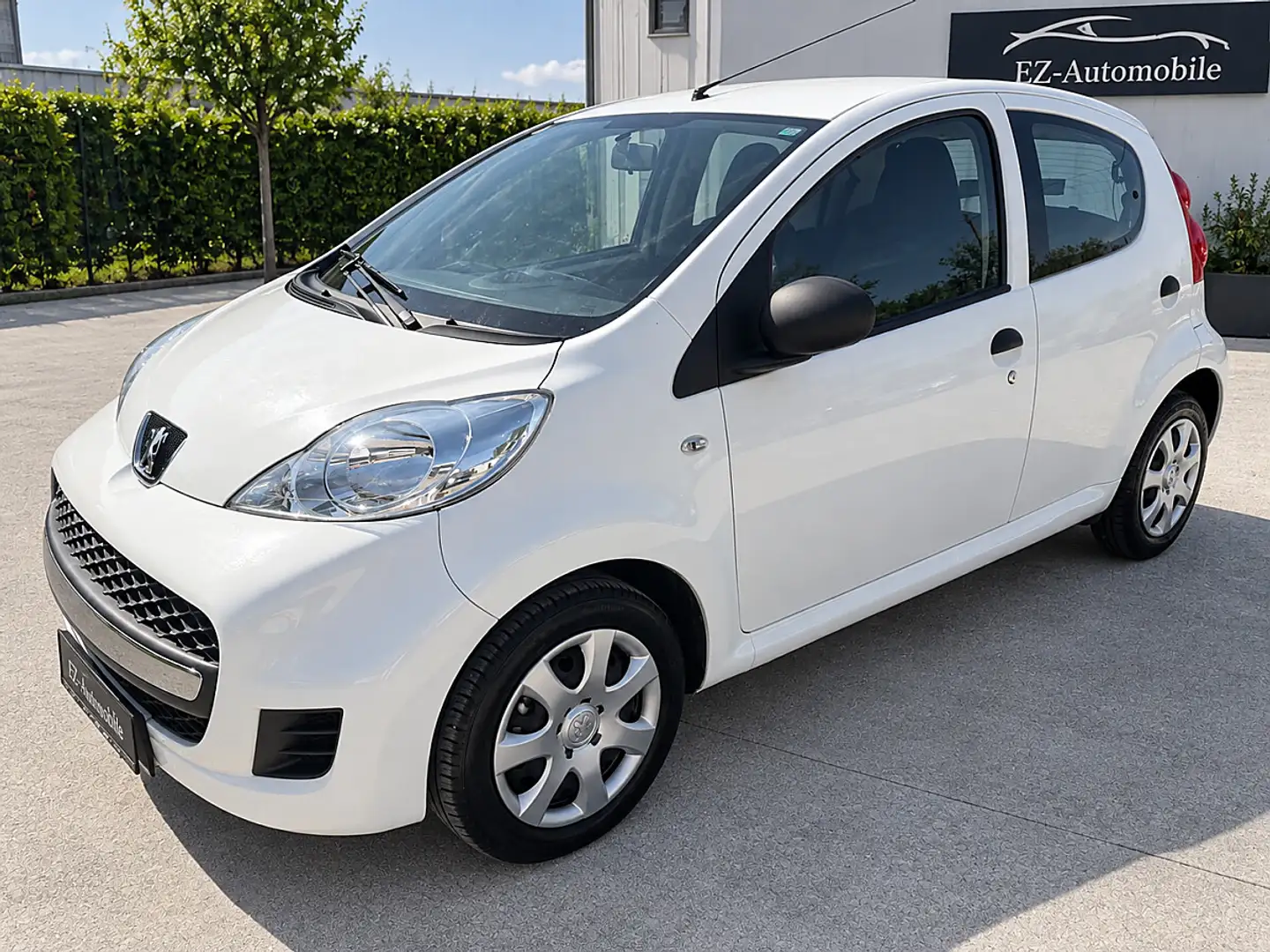 Peugeot 107 Junior 1,0 12V Weiß - 2