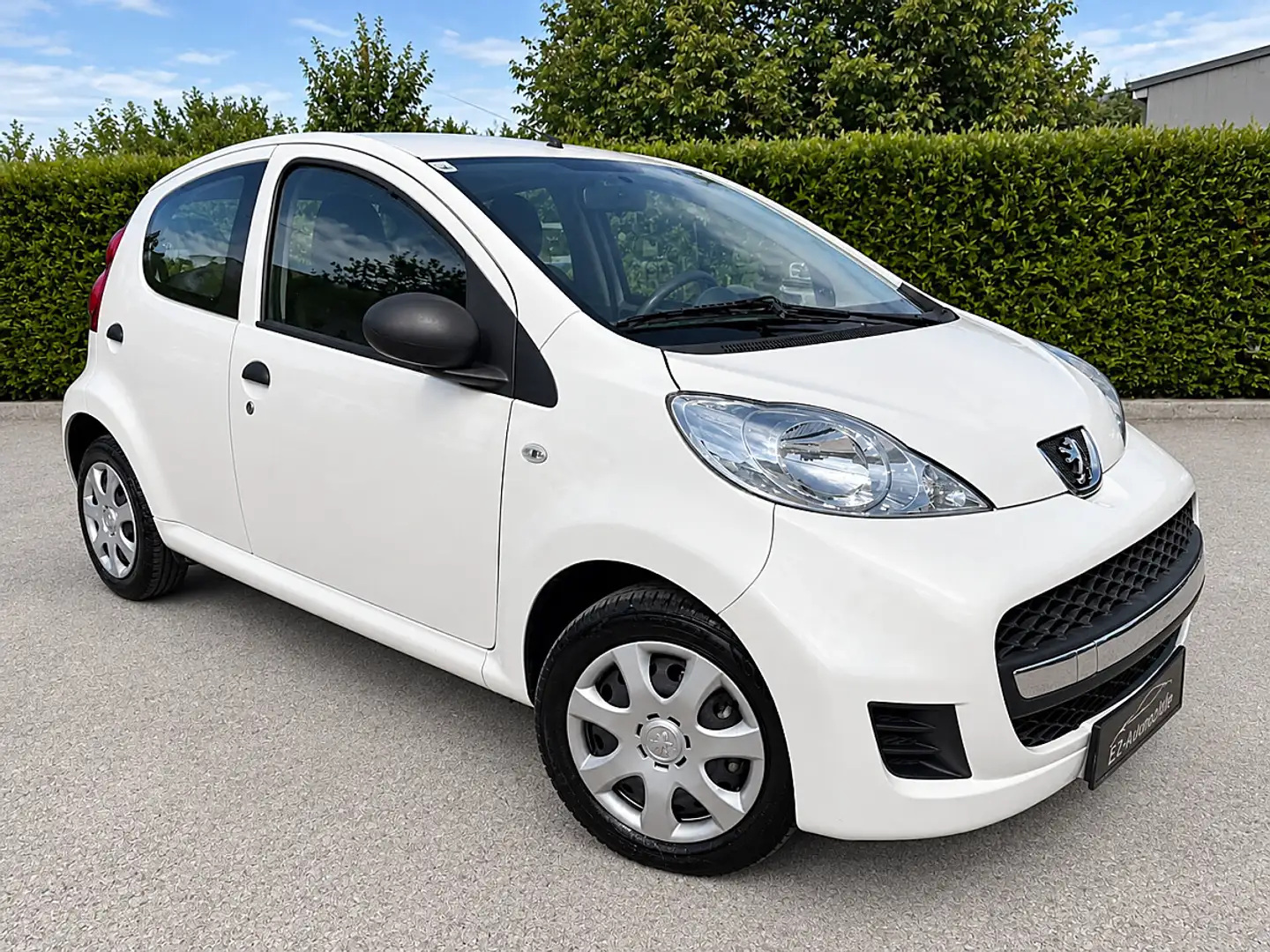 Peugeot 107 Junior 1,0 12V Weiß - 1