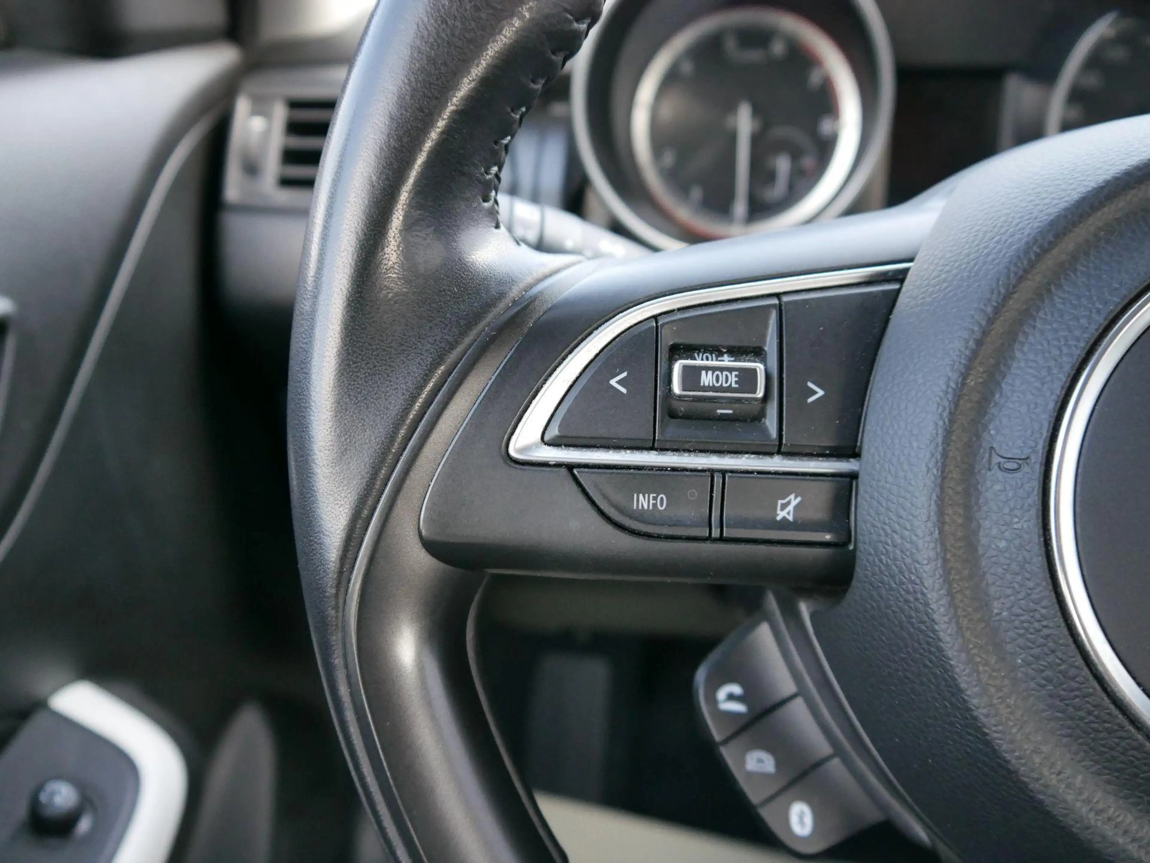 Suzuki Swift 1.2 Dualjet Hybrid CLUB * TEMPOMAT * KLIMA * START — photo 13