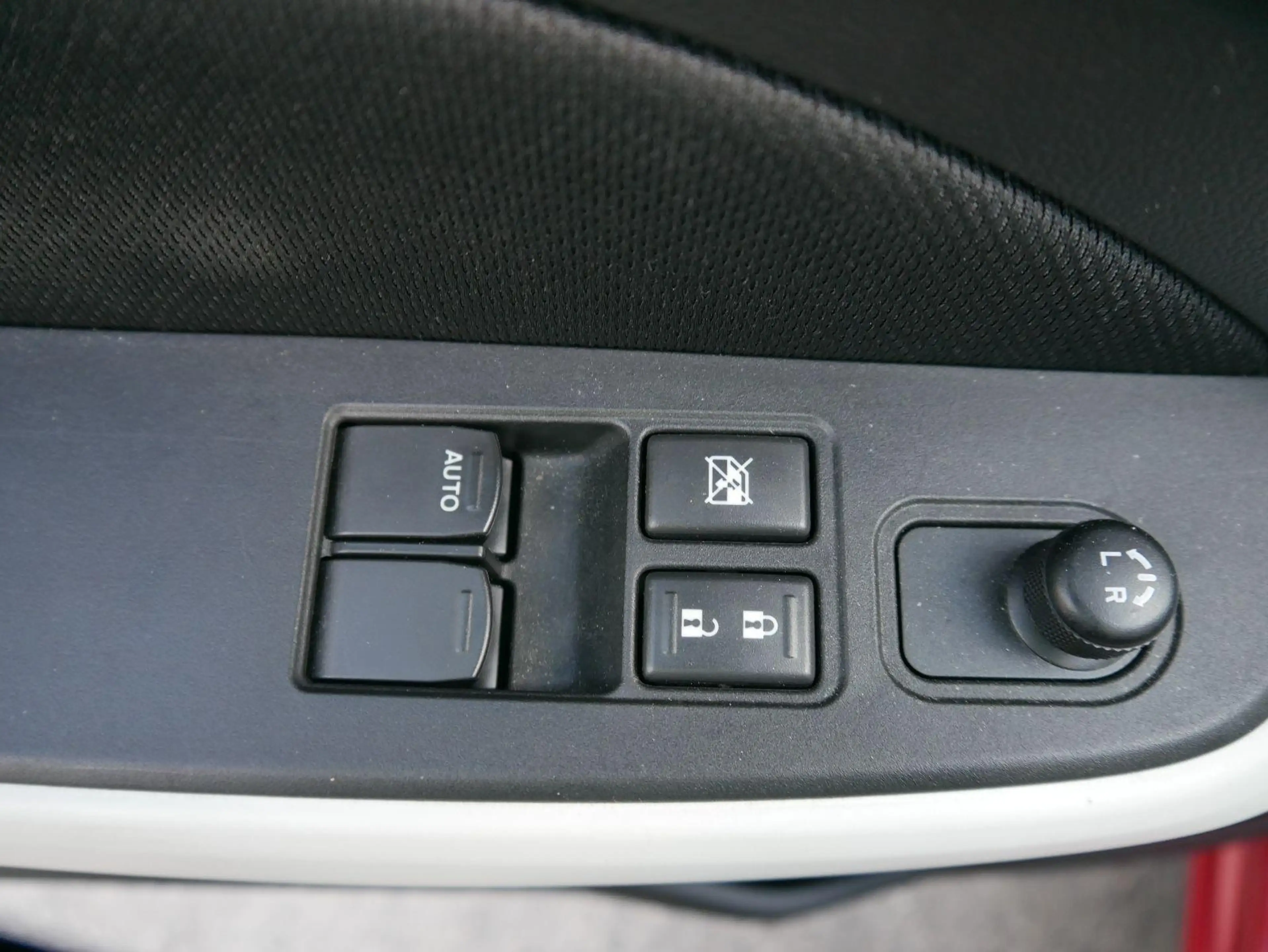 Suzuki Swift 1.2 Dualjet Hybrid CLUB * TEMPOMAT * KLIMA * START — photo 10