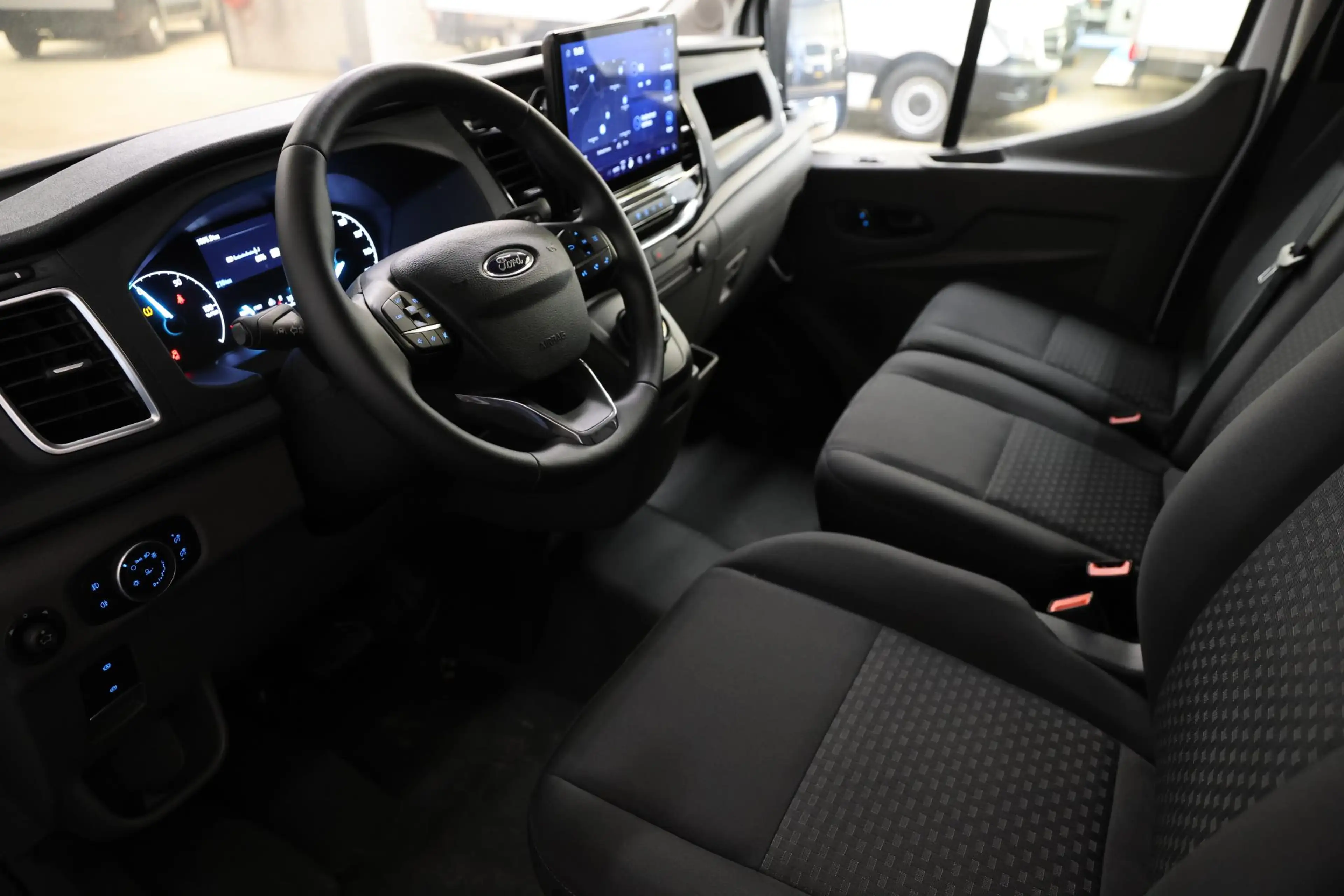 Ford E-Transit 350 L3H1 Trend 68 kWh KIPPER TIPPER ELECTRISCH — photo 4
