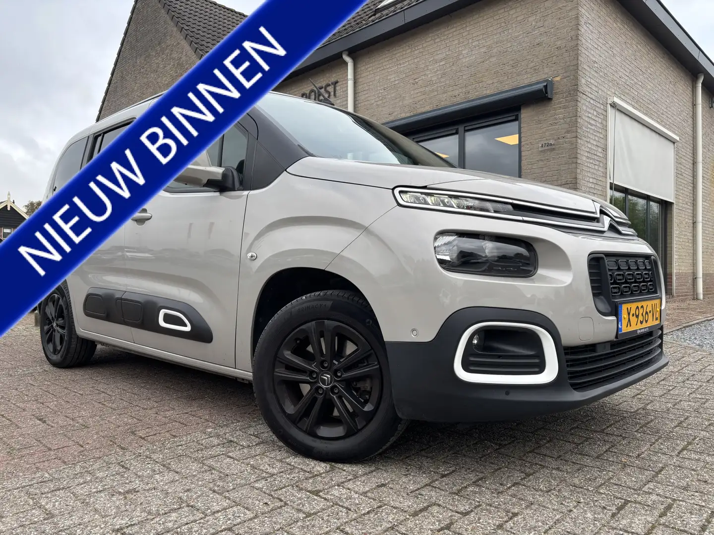 Citroen Berlingo 1.2 Automaat Shine 5-Persoons Trekhaak / Carplay / Grijs - 1