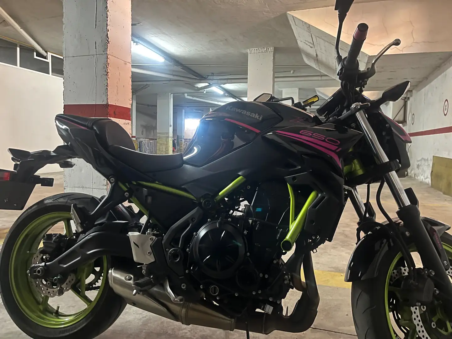 Kawasaki Z 650 Negro - 2